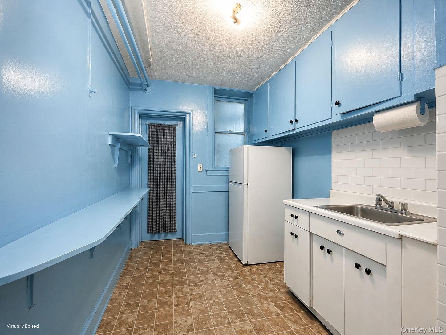 32-17 46 Street – For Sale photo 2
