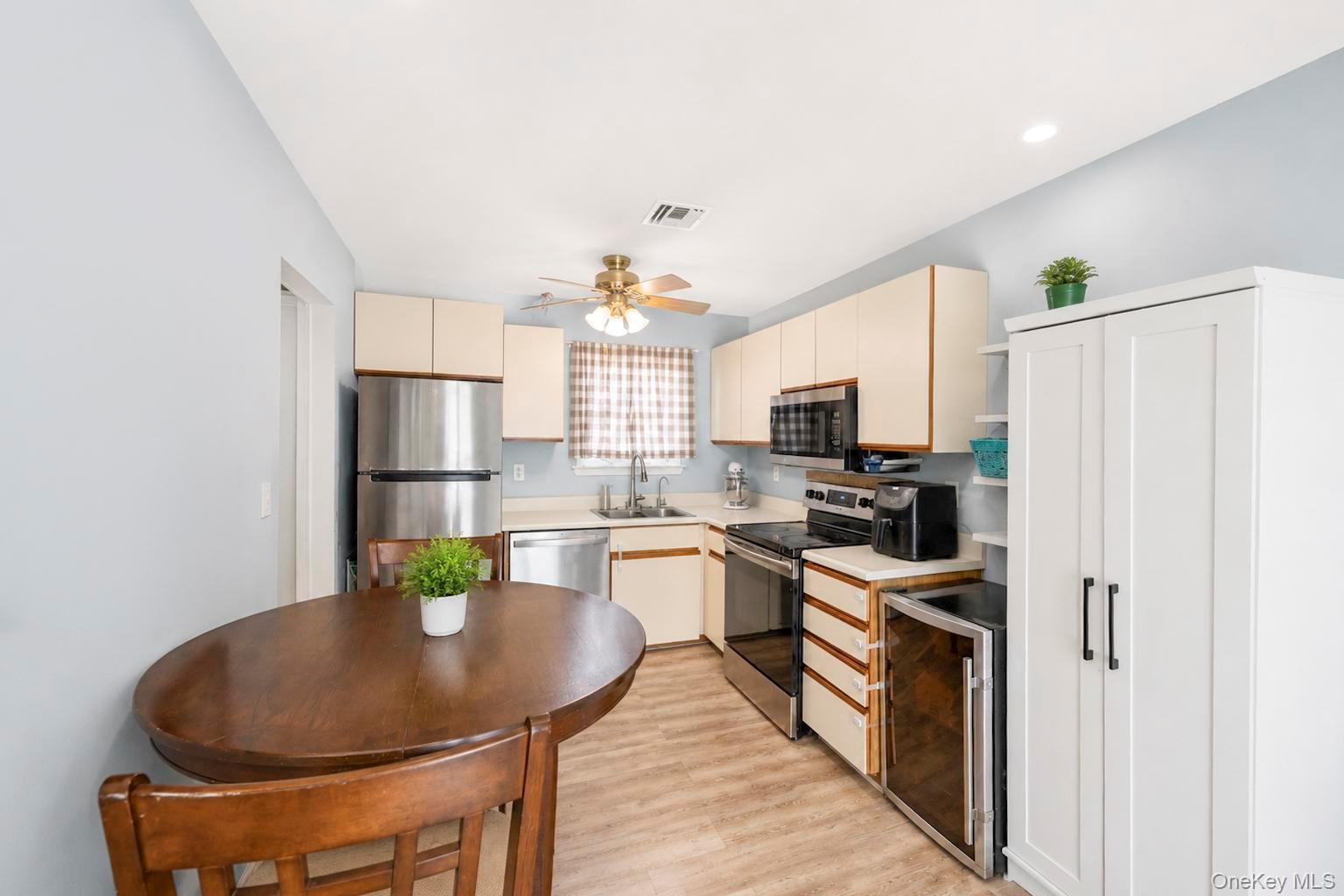 116 Westend Avenue, Unit 4 photo 16