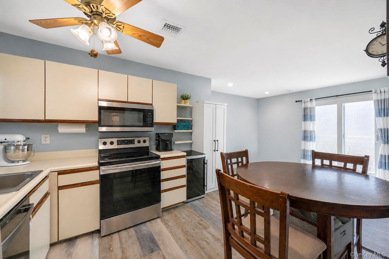 116 Westend Avenue, Unit 4 photo 17