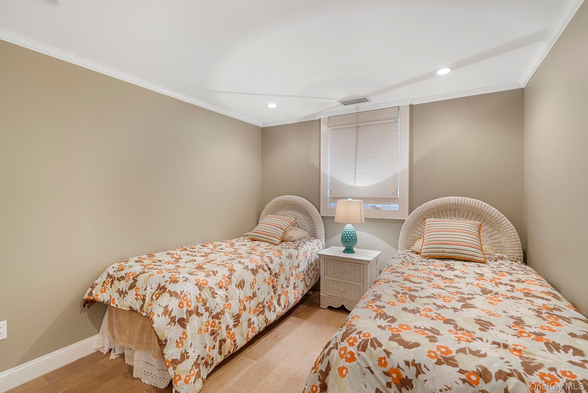 245 Meadows W – For Sale photo 32