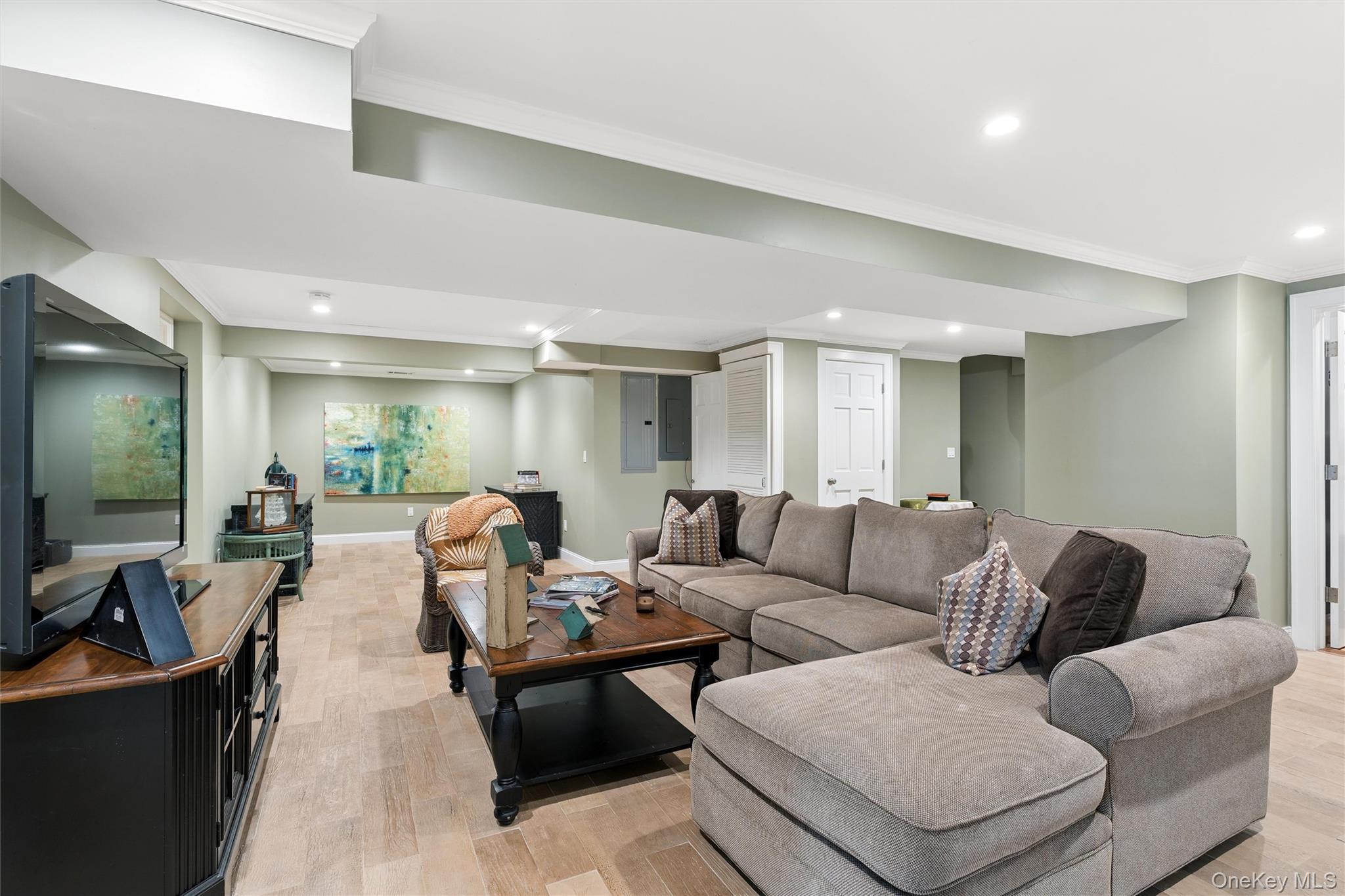 245 Meadows W – For Sale photo 30