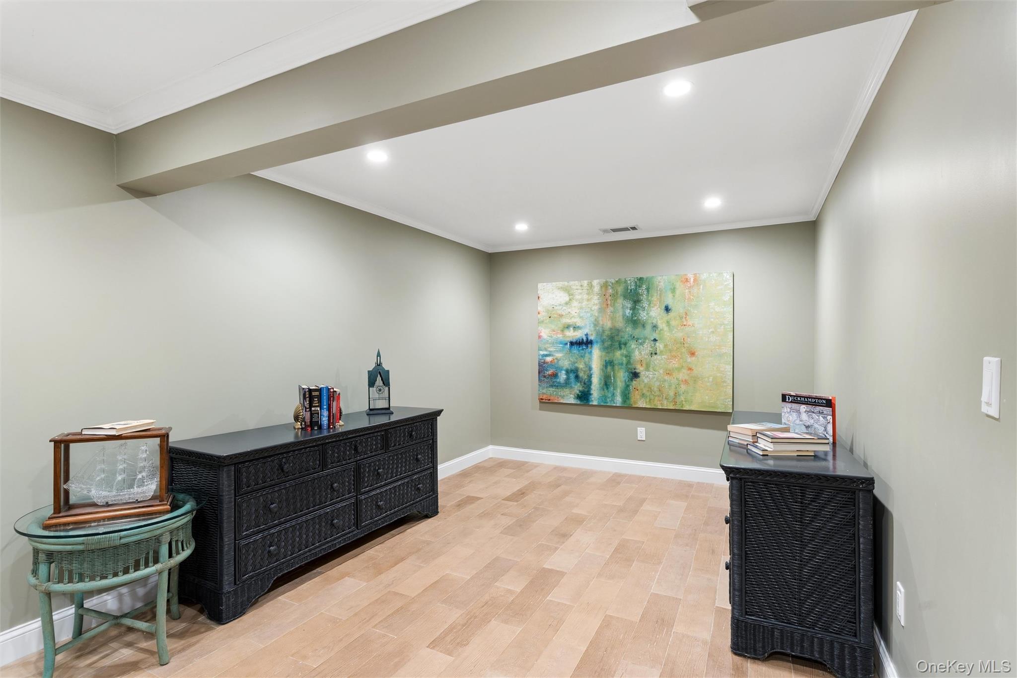 245 Meadows W – For Sale photo 31