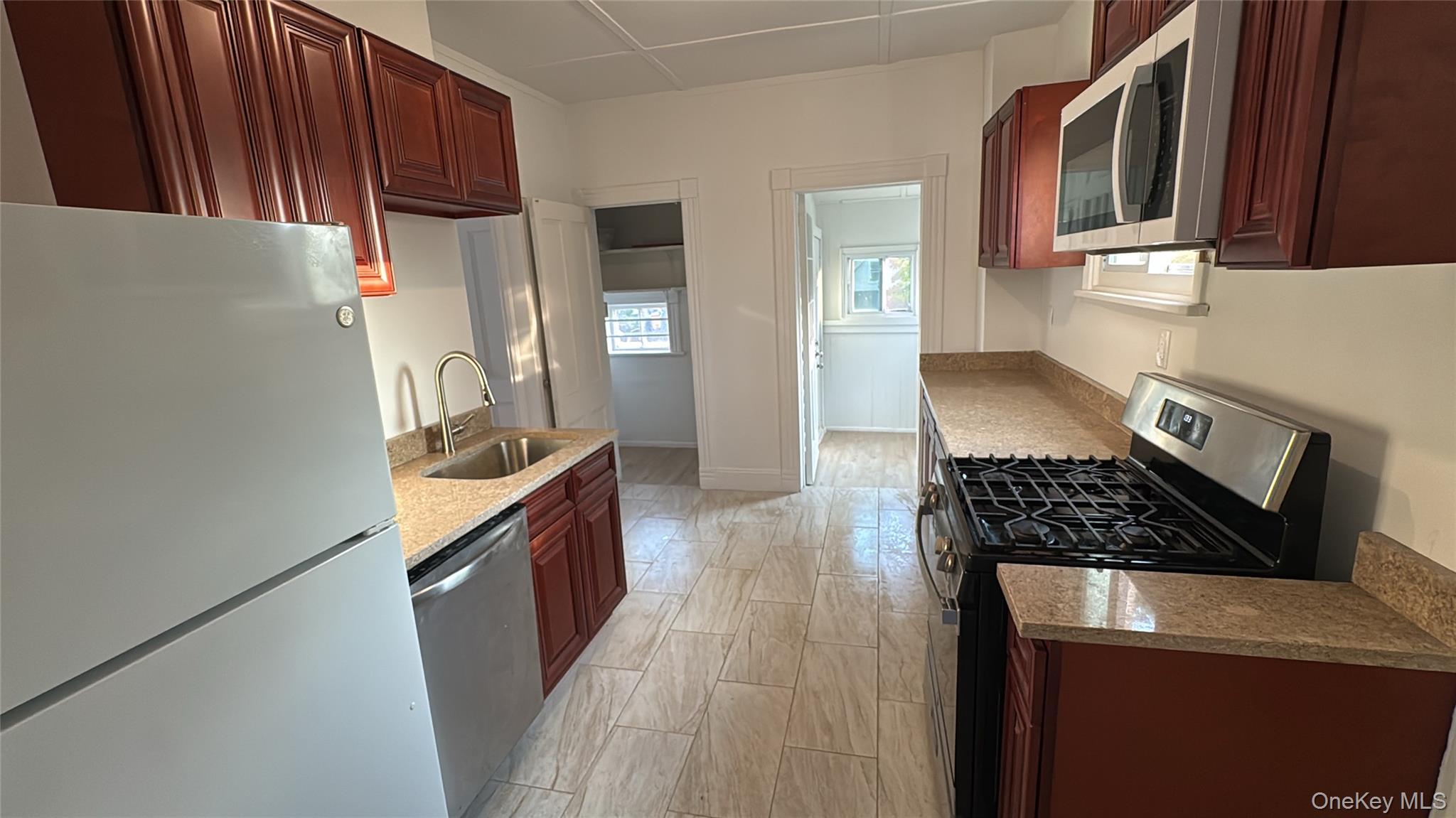 20 Benton Avenue – For Rent photo 4