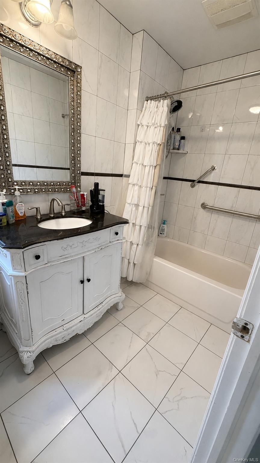 42 W 14th Road – For Sale photo 4