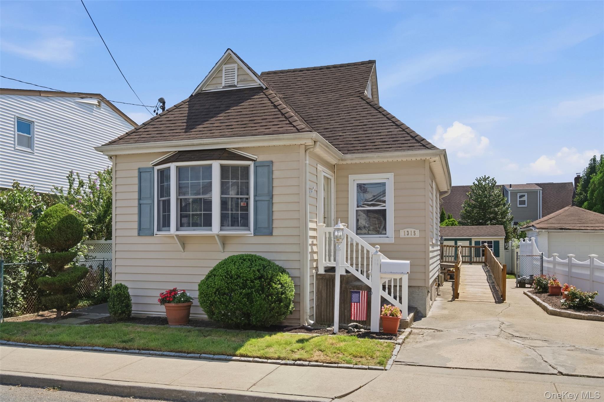1315 Scimitar Avenue – For Sale photo 2
