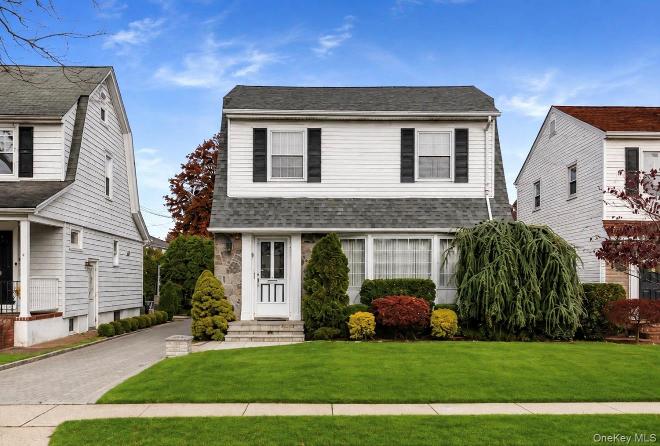 19 Stratford Avenue – For Sale