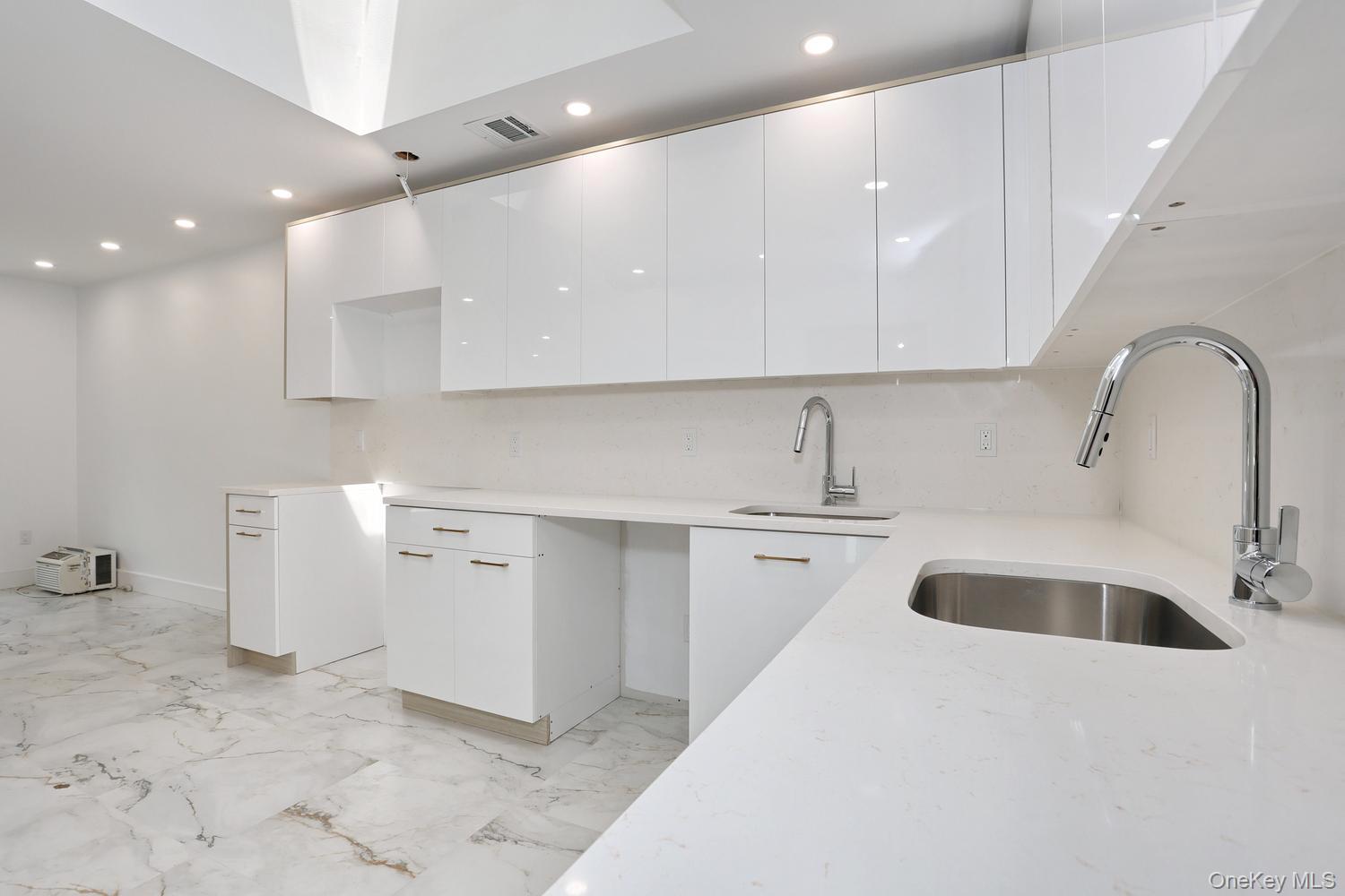 38 Singer Avenue – For Sale photo 12