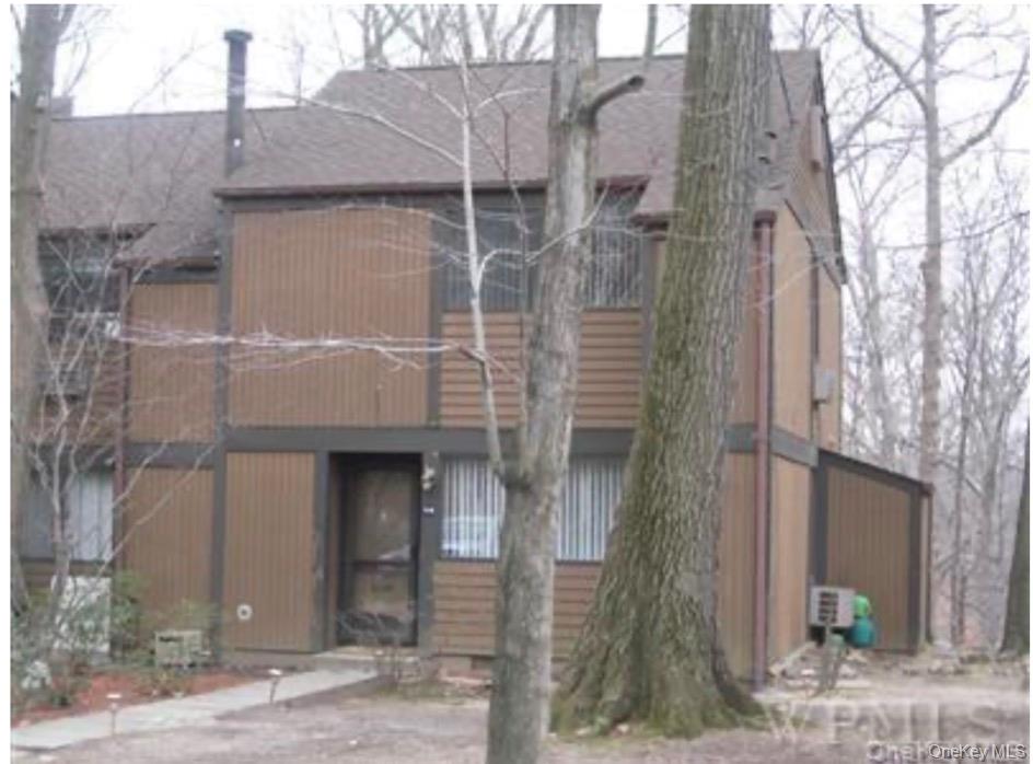 114 Round Hill Road – For Sale