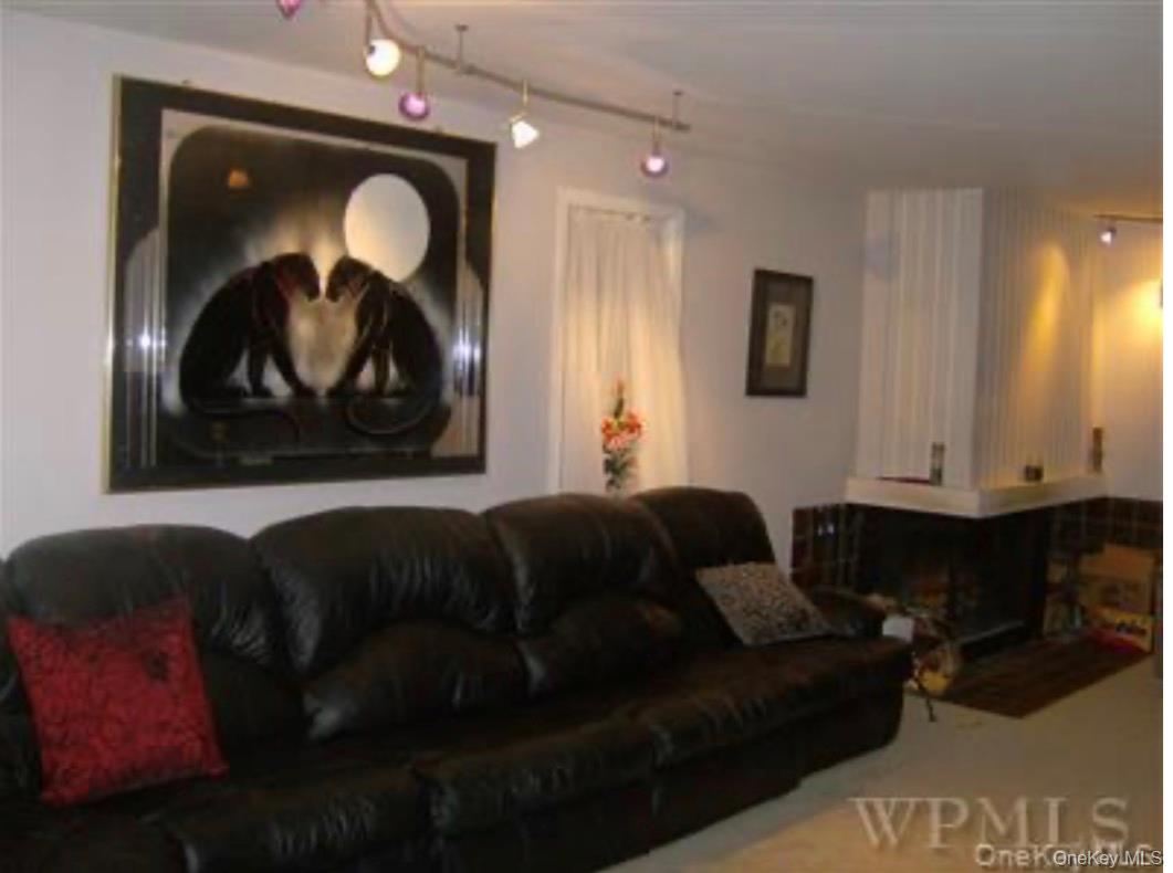 114 Round Hill Road – For Sale photo 3