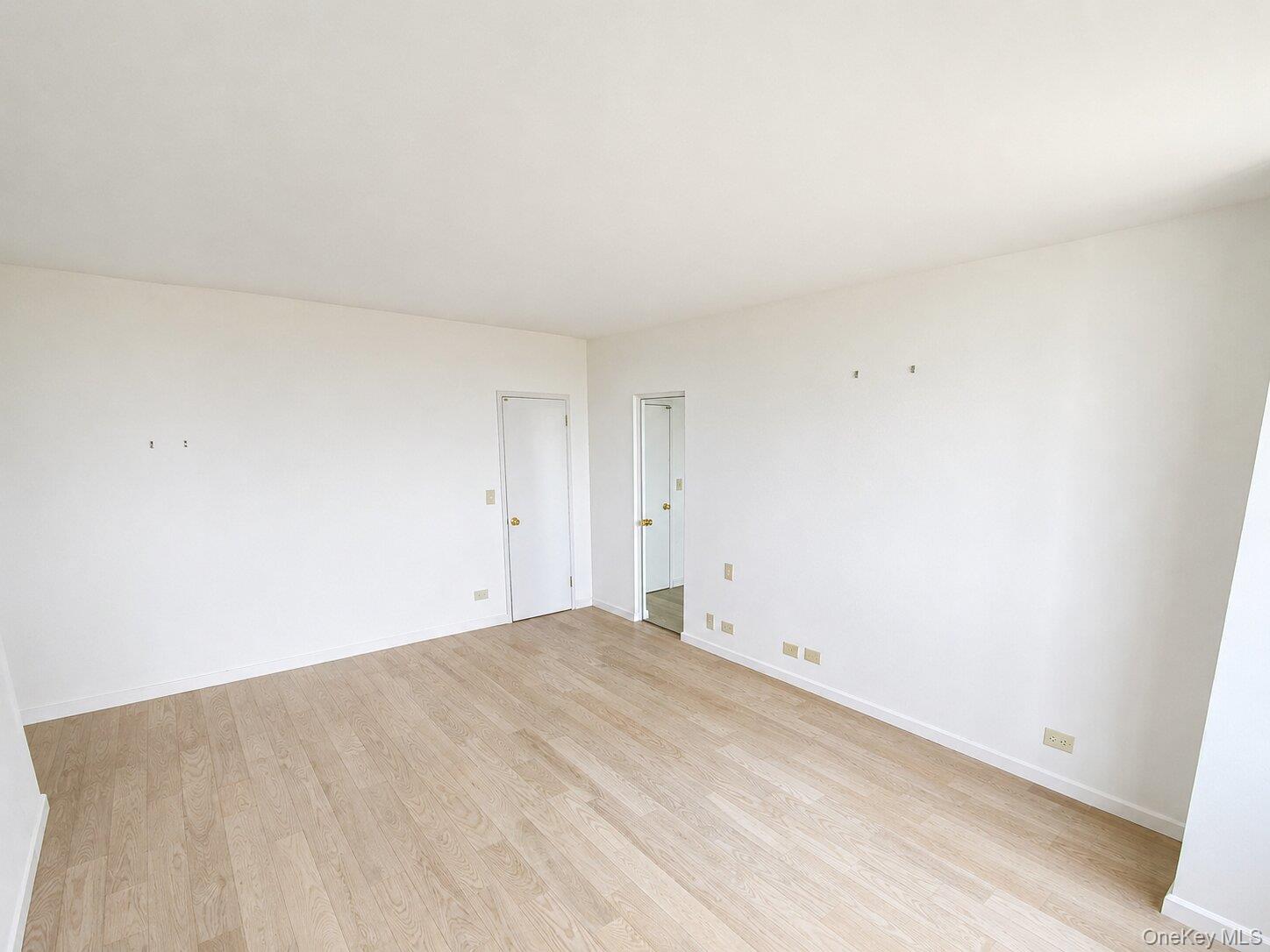 26910 Grand Central Parkway, Unit 31P photo 12