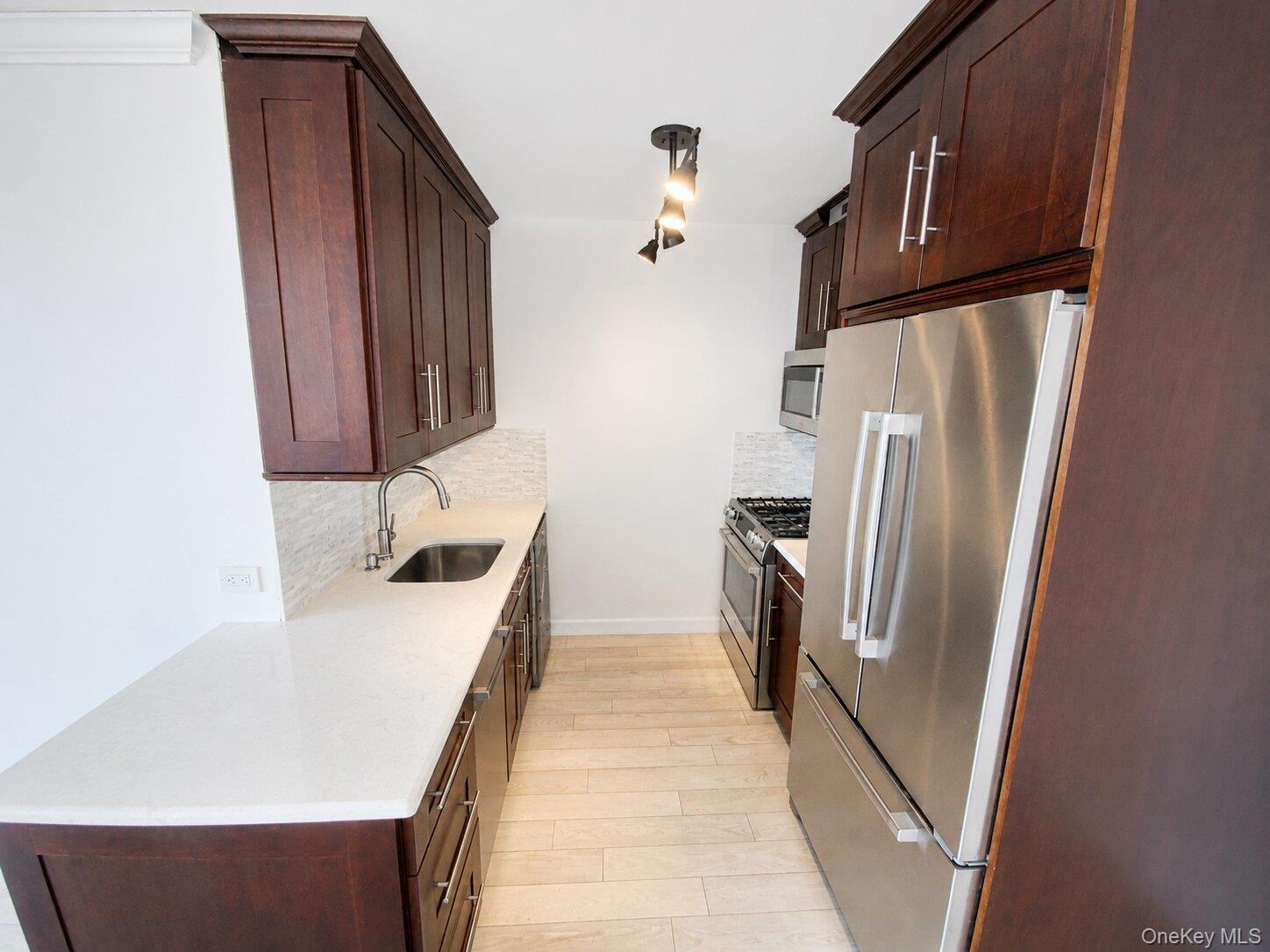 26910 Grand Central Parkway, Unit 31P photo 6