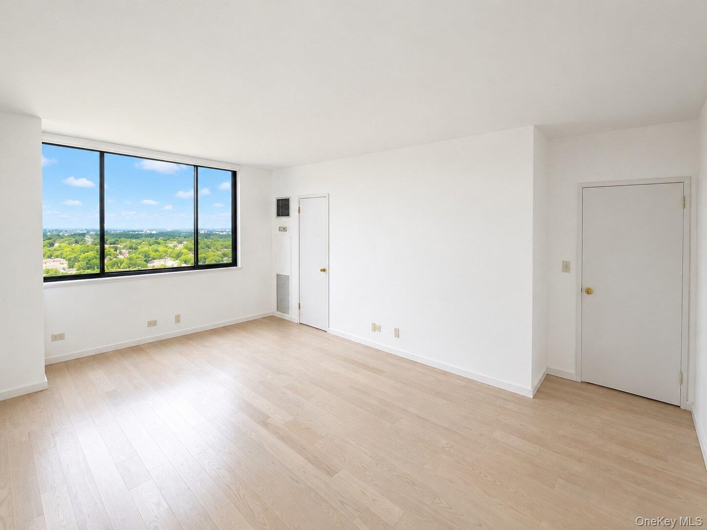 26910 Grand Central Parkway, Unit 31P photo 10