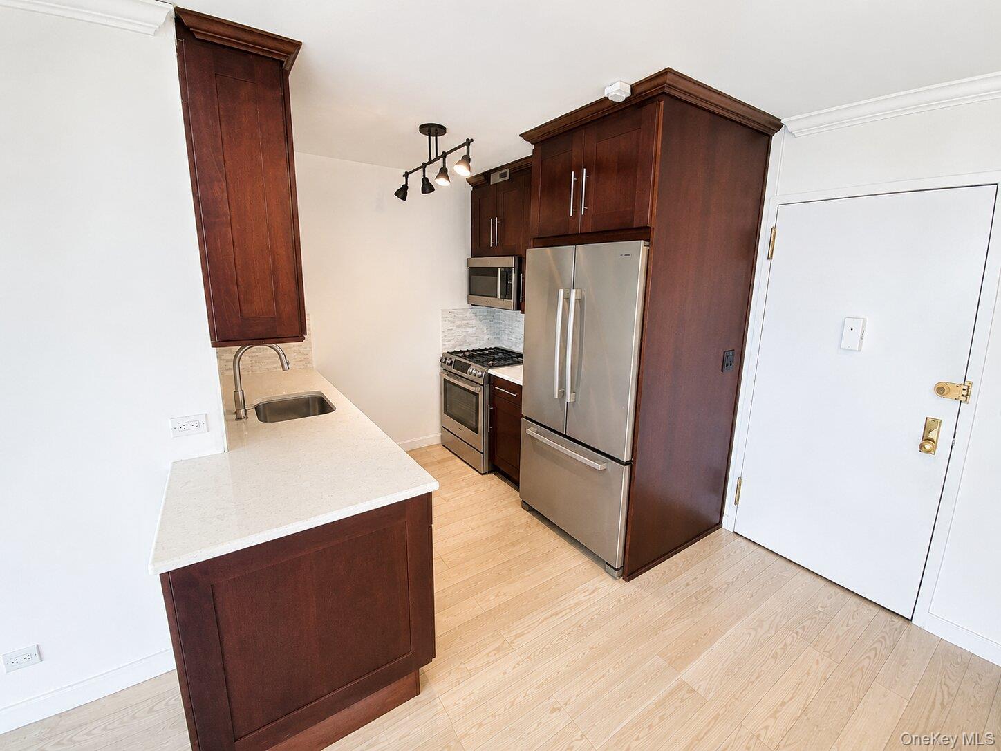 26910 Grand Central Parkway, Unit 31P photo 5