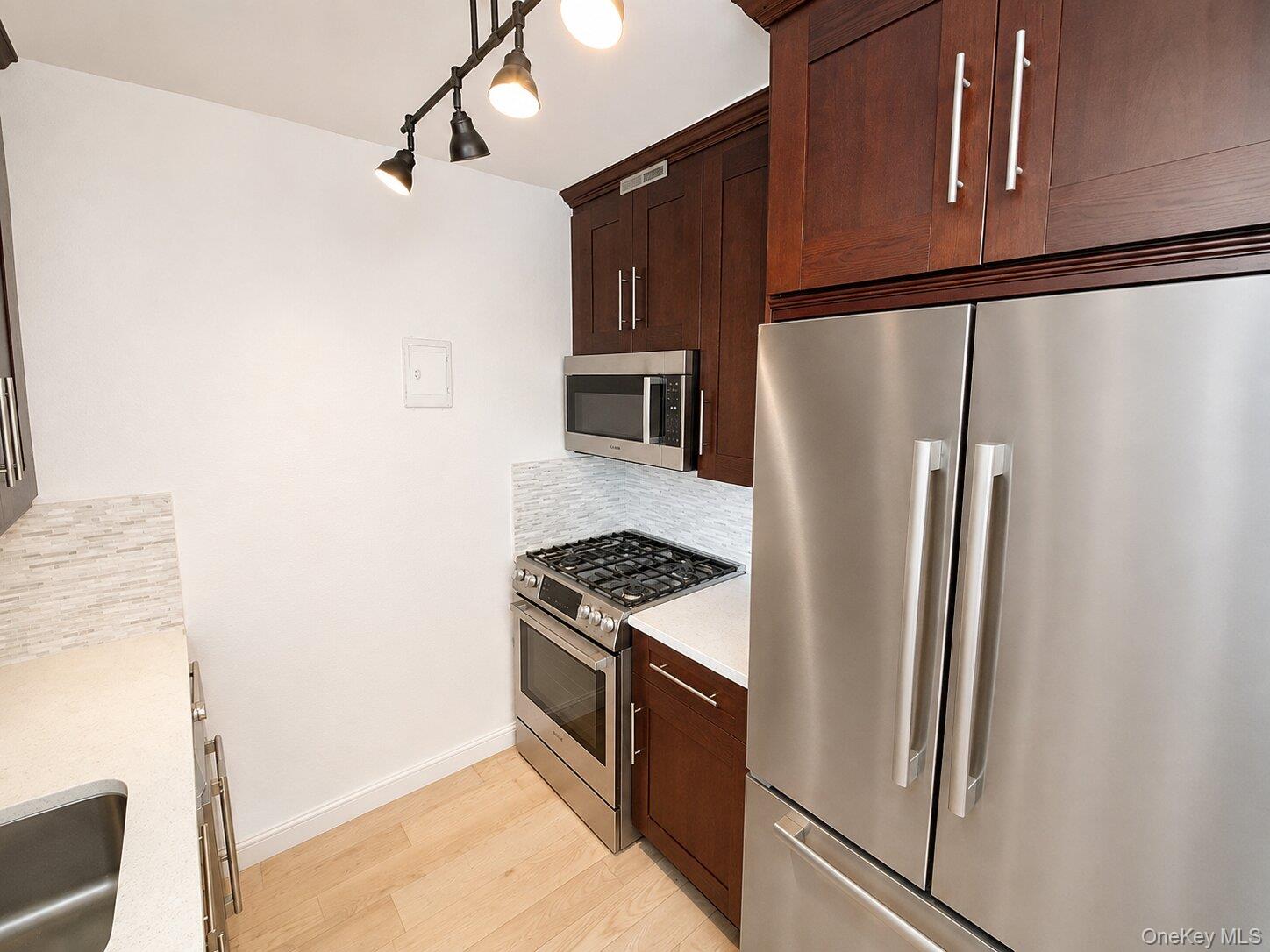 26910 Grand Central Parkway, Unit 31P photo 7