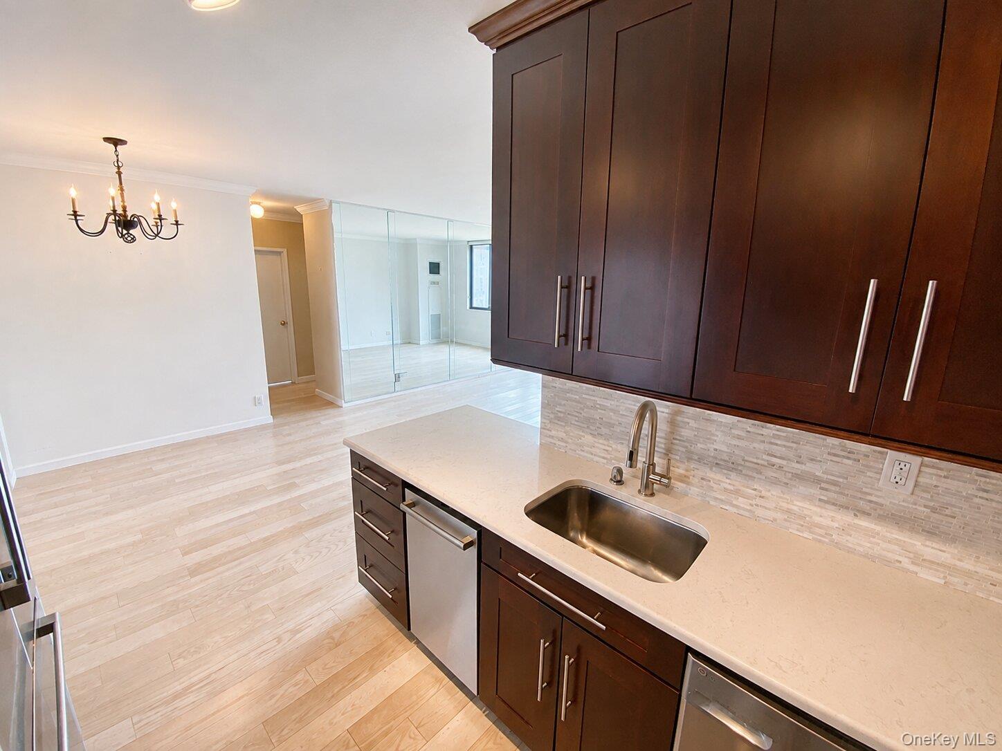 26910 Grand Central Parkway, Unit 31P photo 8