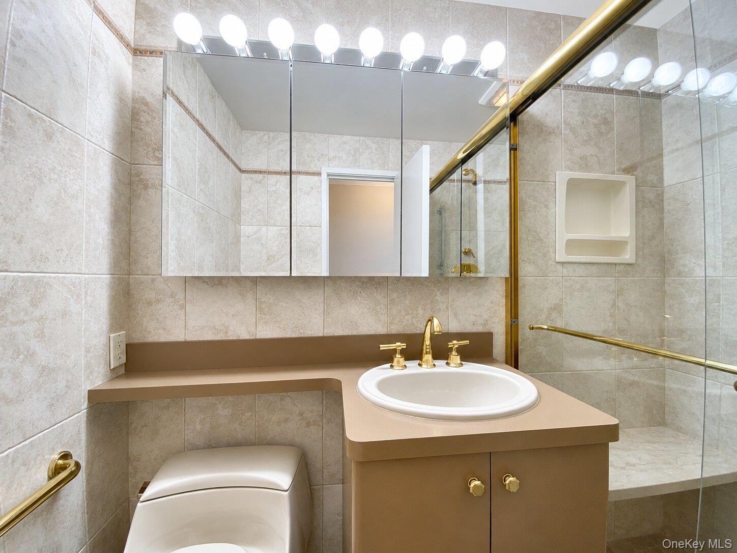 26910 Grand Central Parkway, Unit 31P photo 9