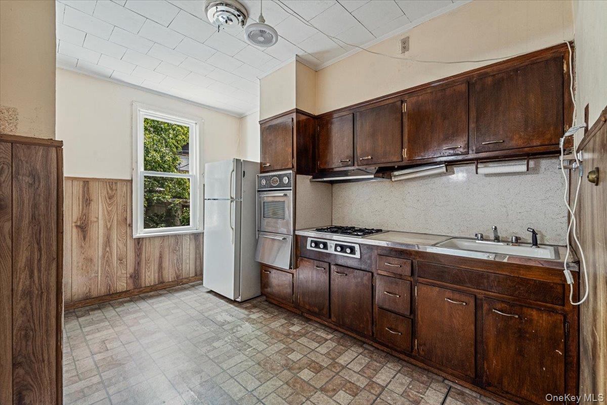 54-18 Nurge Avenue – For Sale photo 9
