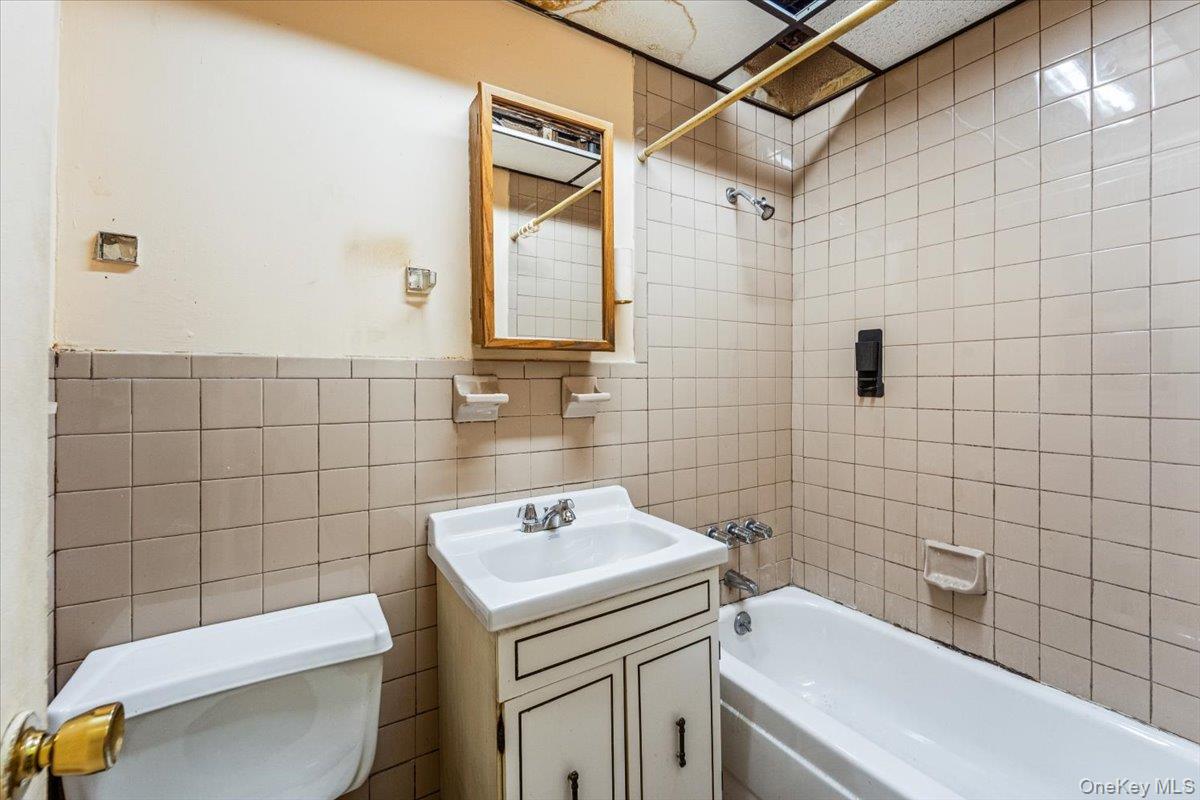 54-18 Nurge Avenue – For Sale photo 10