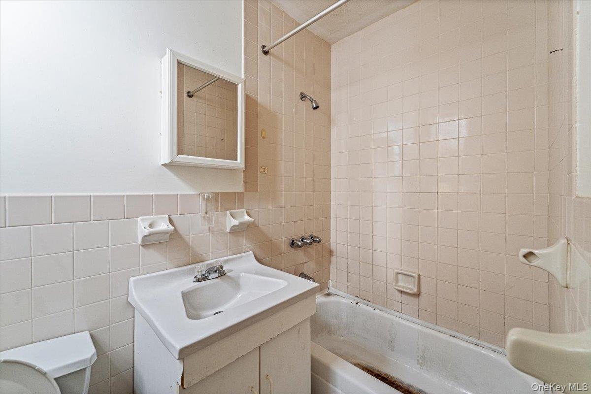 54-18 Nurge Avenue – For Sale photo 19