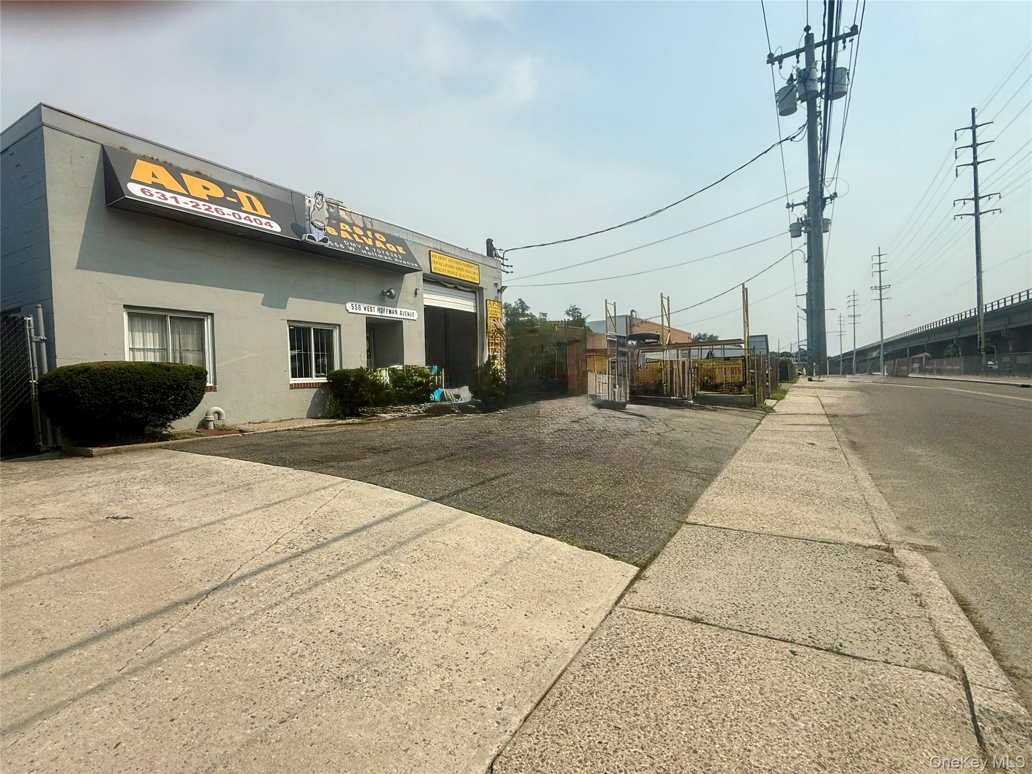 556 W Hoffman Avenue – For Sale