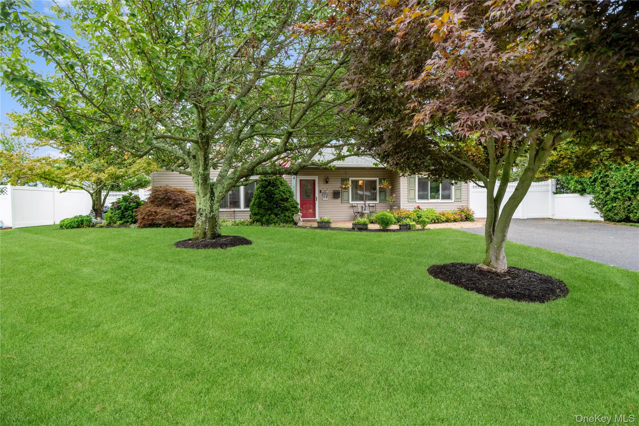 411 8th Street – For Sale photo 3