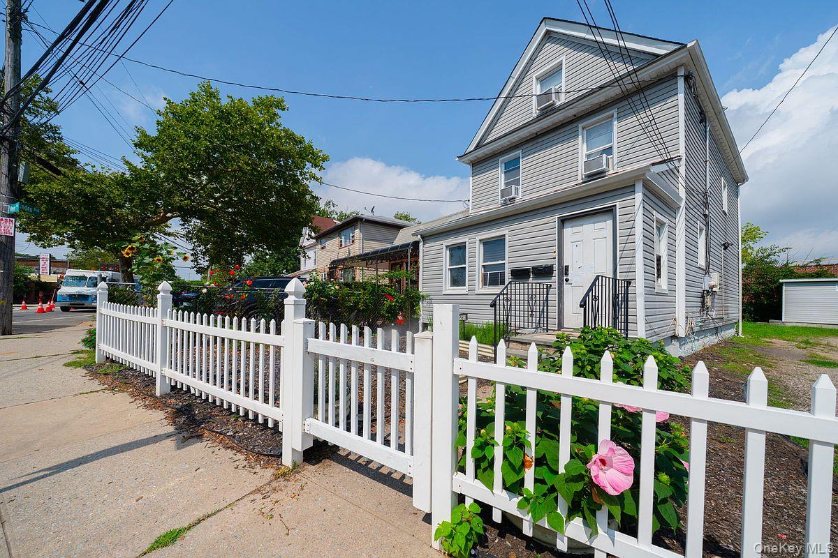 15813 Linden Boulevard – For Sale photo 2