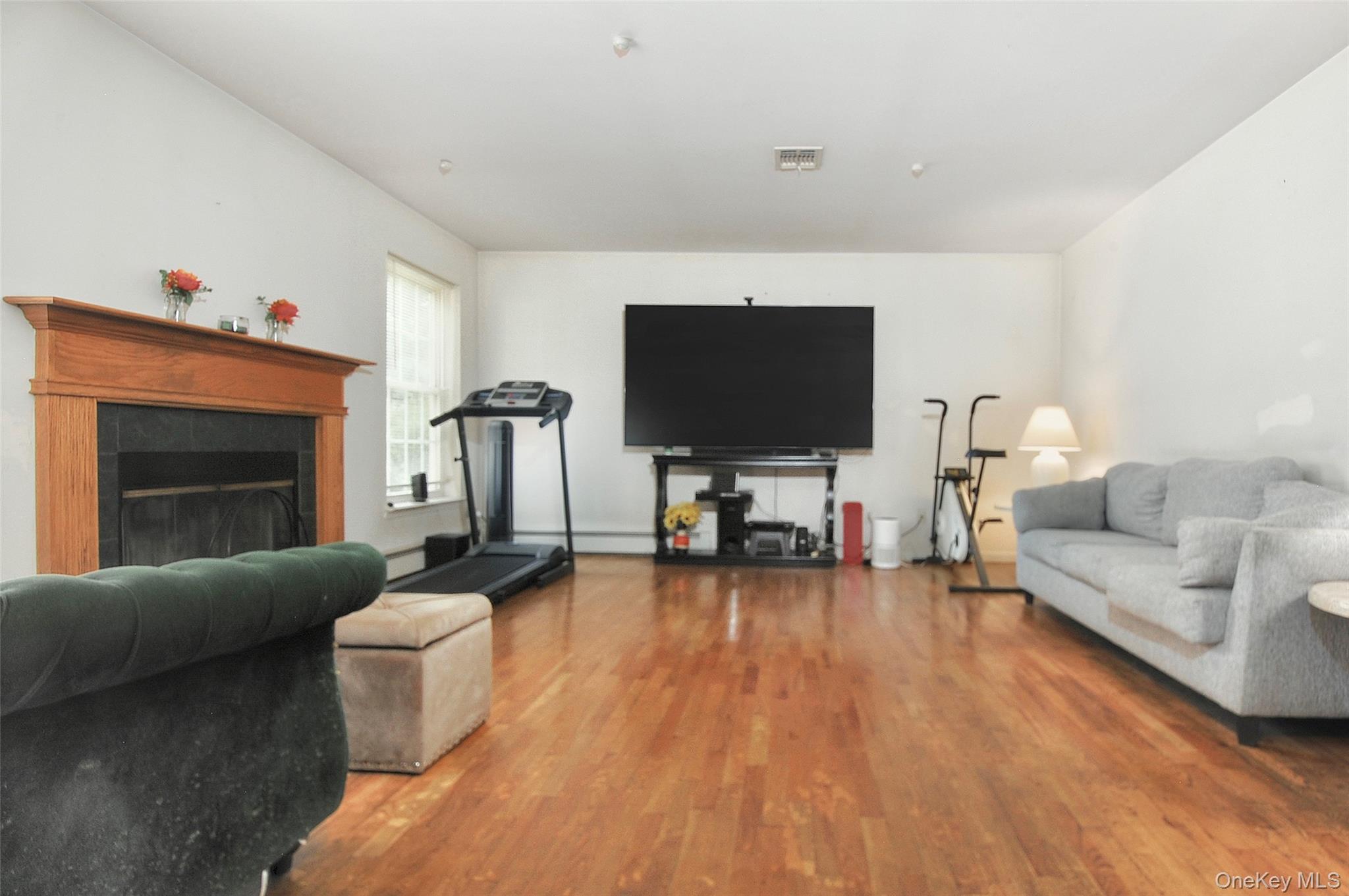 7 Frances Lane – For Sale photo 7