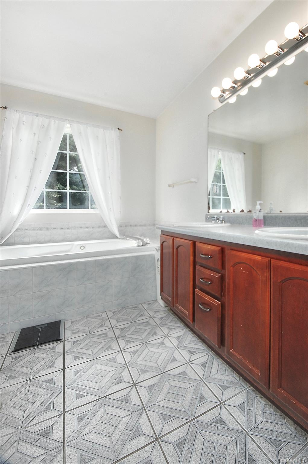 7 Frances Lane – For Sale photo 29