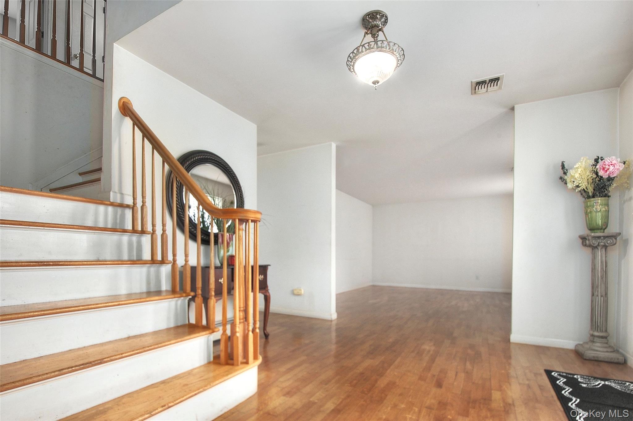7 Frances Lane – For Sale photo 4