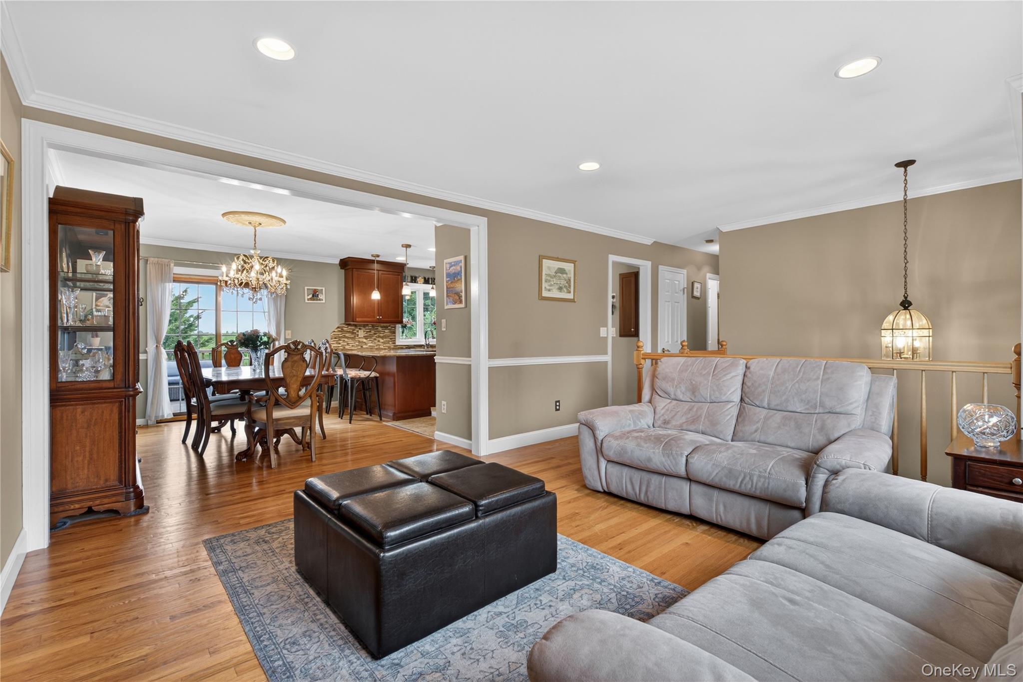 5 Columbia Circle – For Sale photo 2