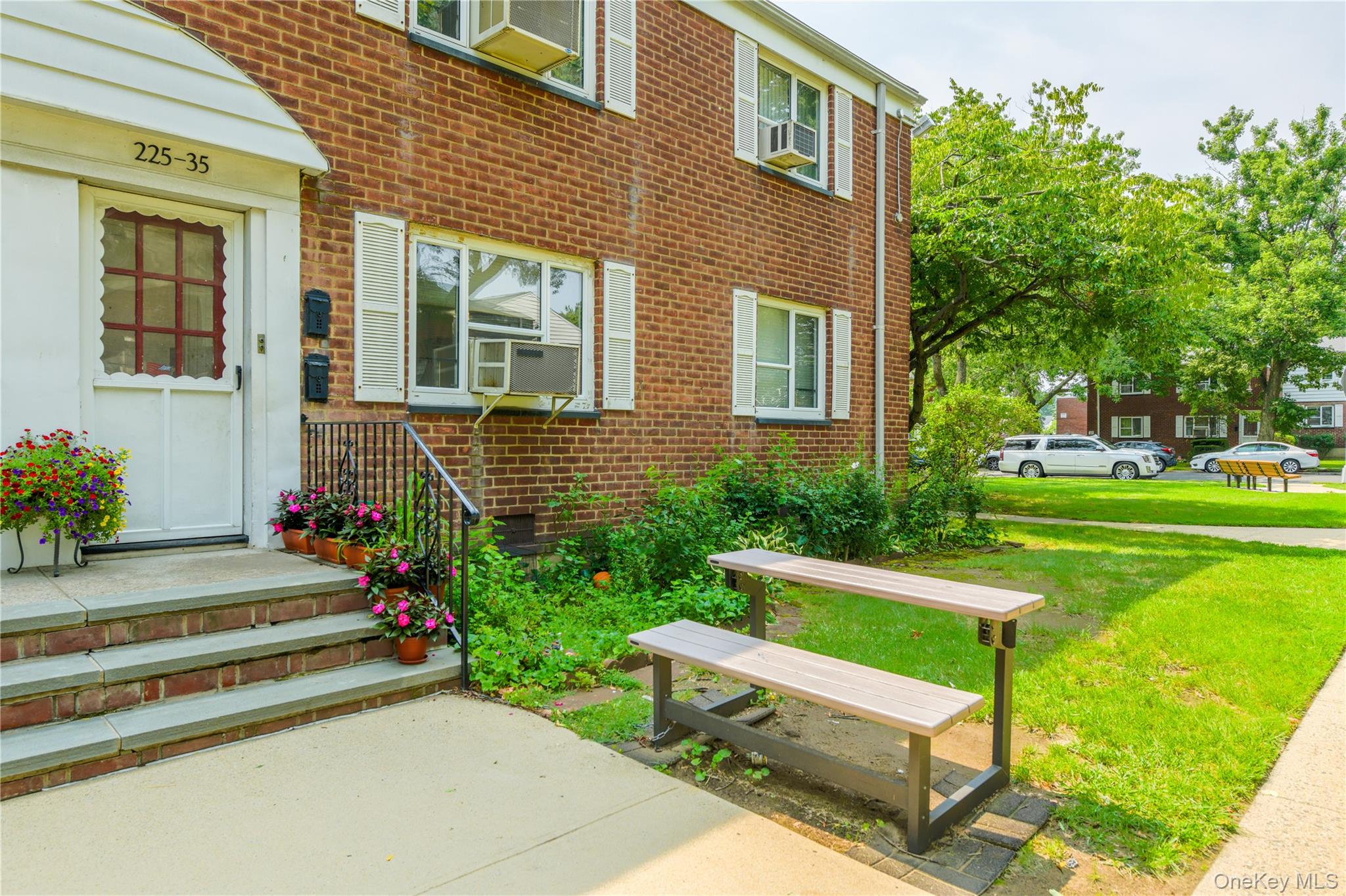 225-35 88 Avenue, Unit 42-9 photo 2