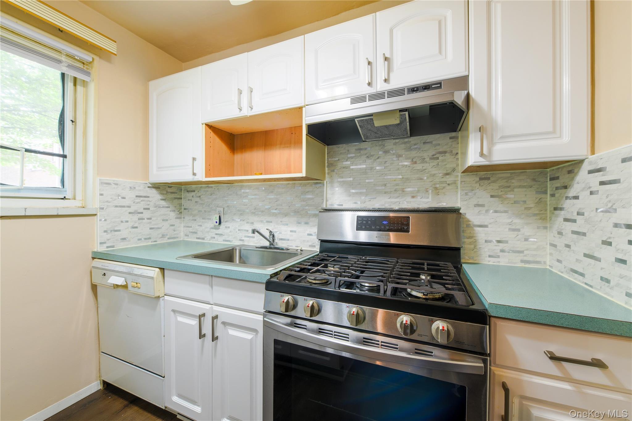 225-35 88 Avenue, Unit 42-9 photo 5