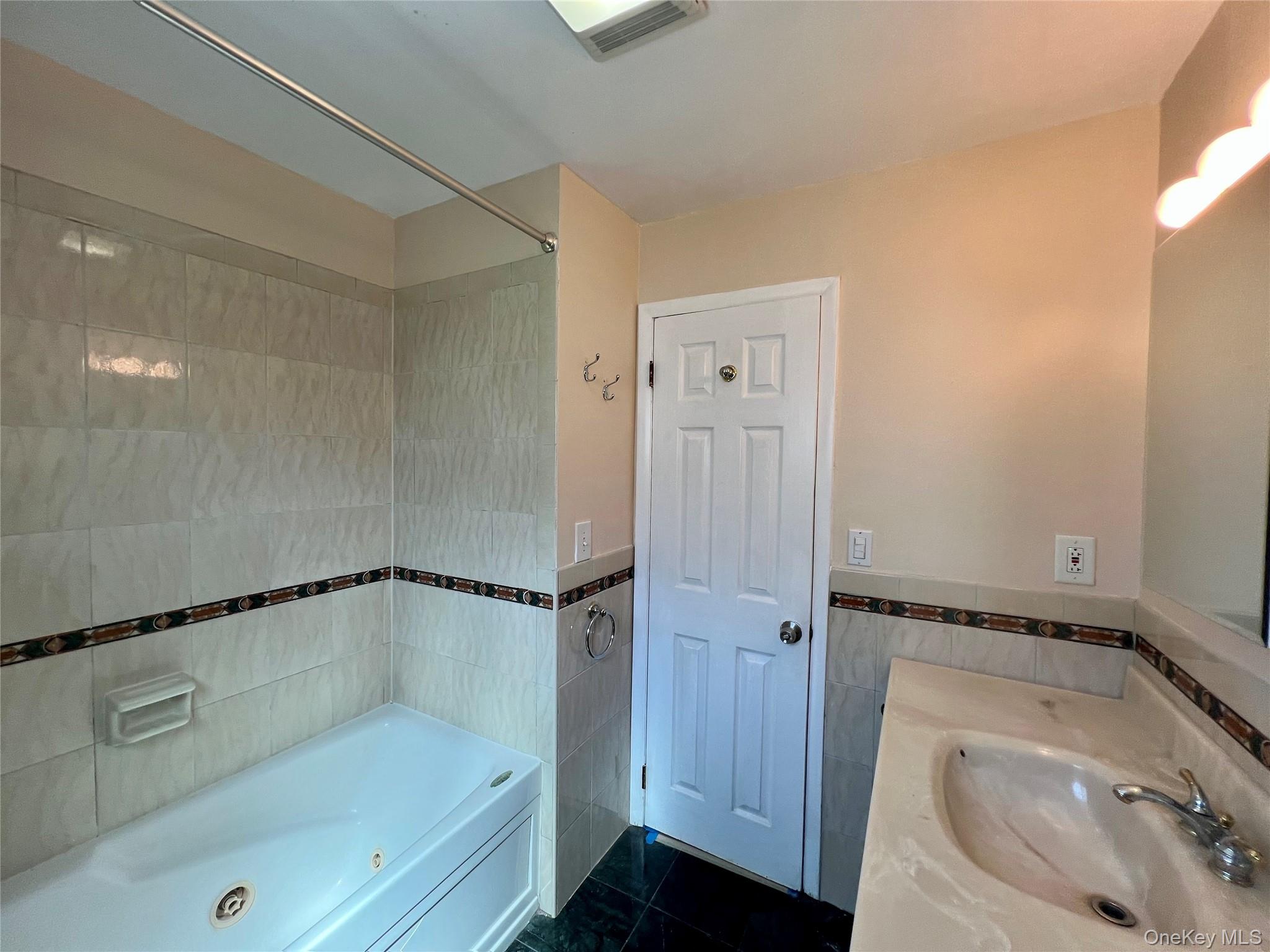 541 E Park Avenue, Unit 1st Floor photo 14