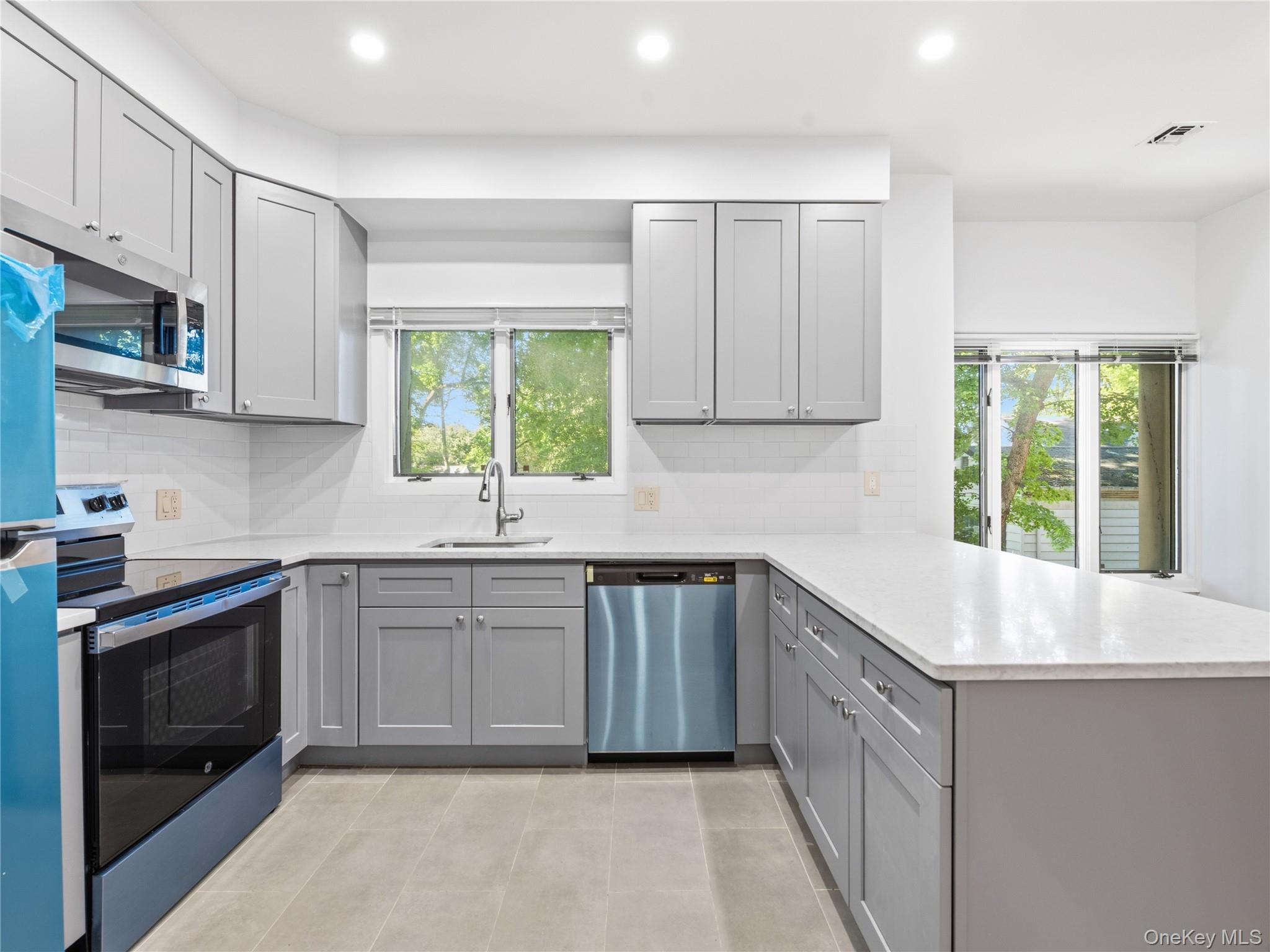 130 S. Middle Neck Road, Unit 6 photo 3