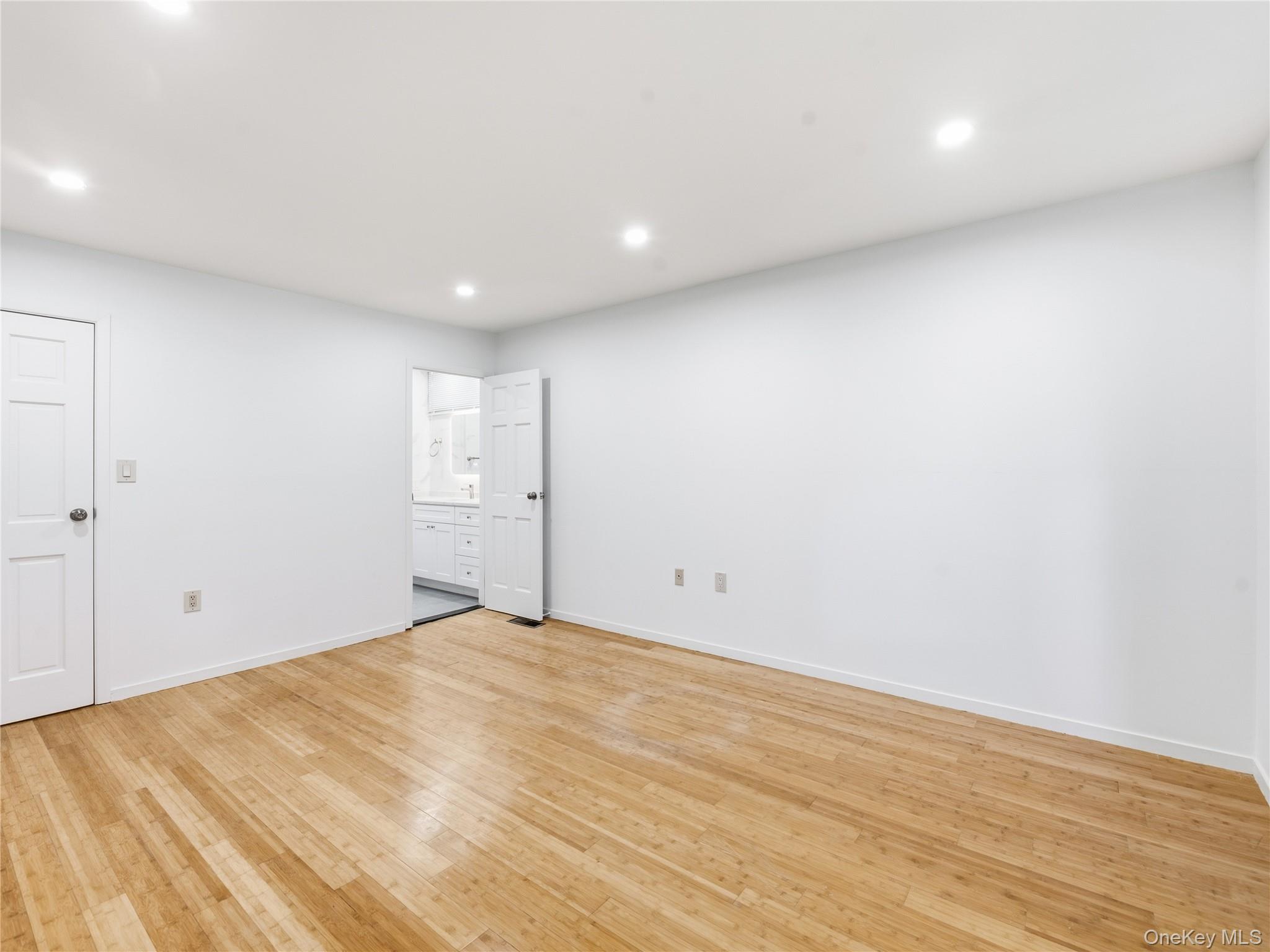 130 S. Middle Neck Road, Unit 6 photo 17