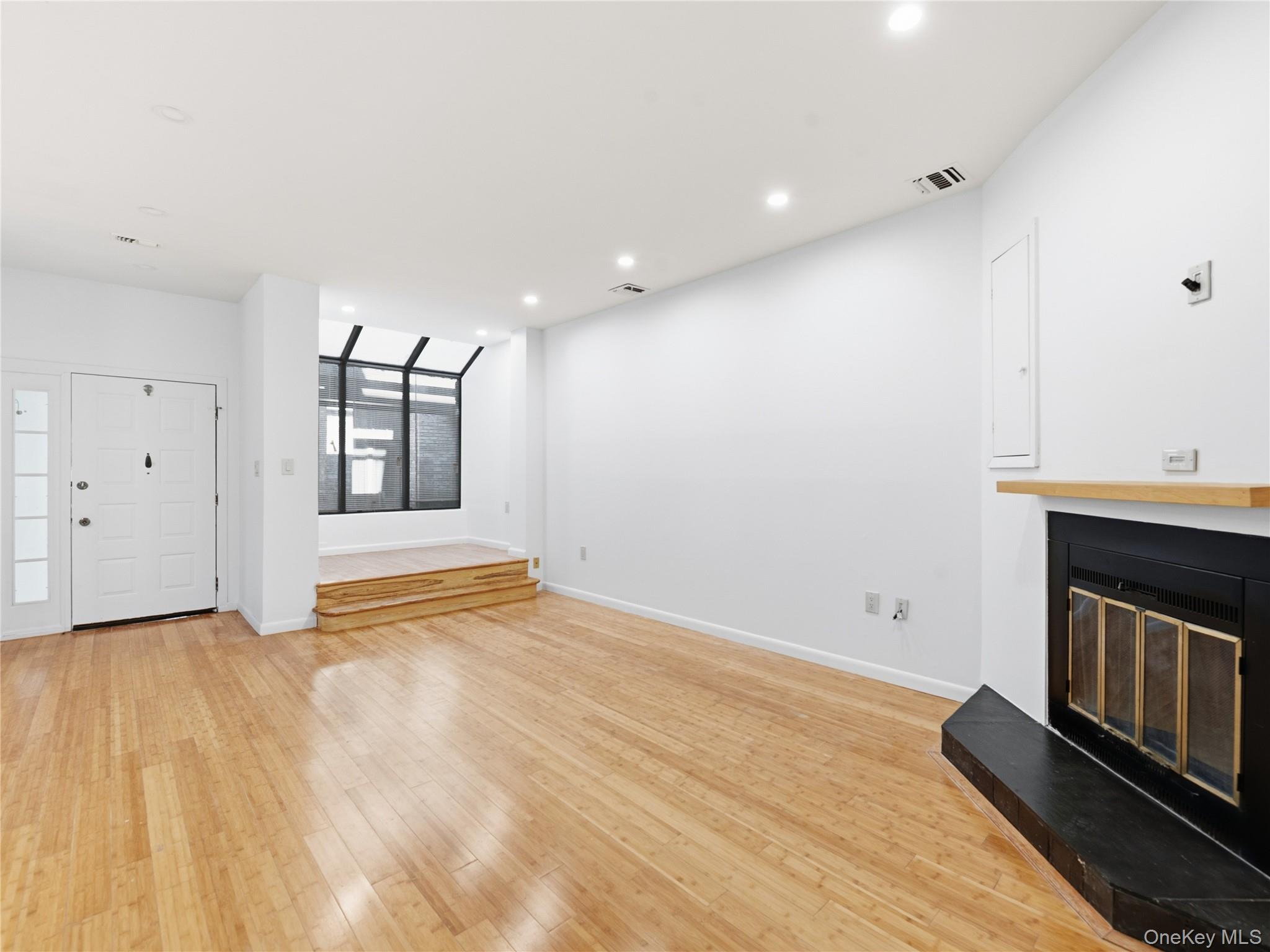 130 S. Middle Neck Road, Unit 6 photo 7