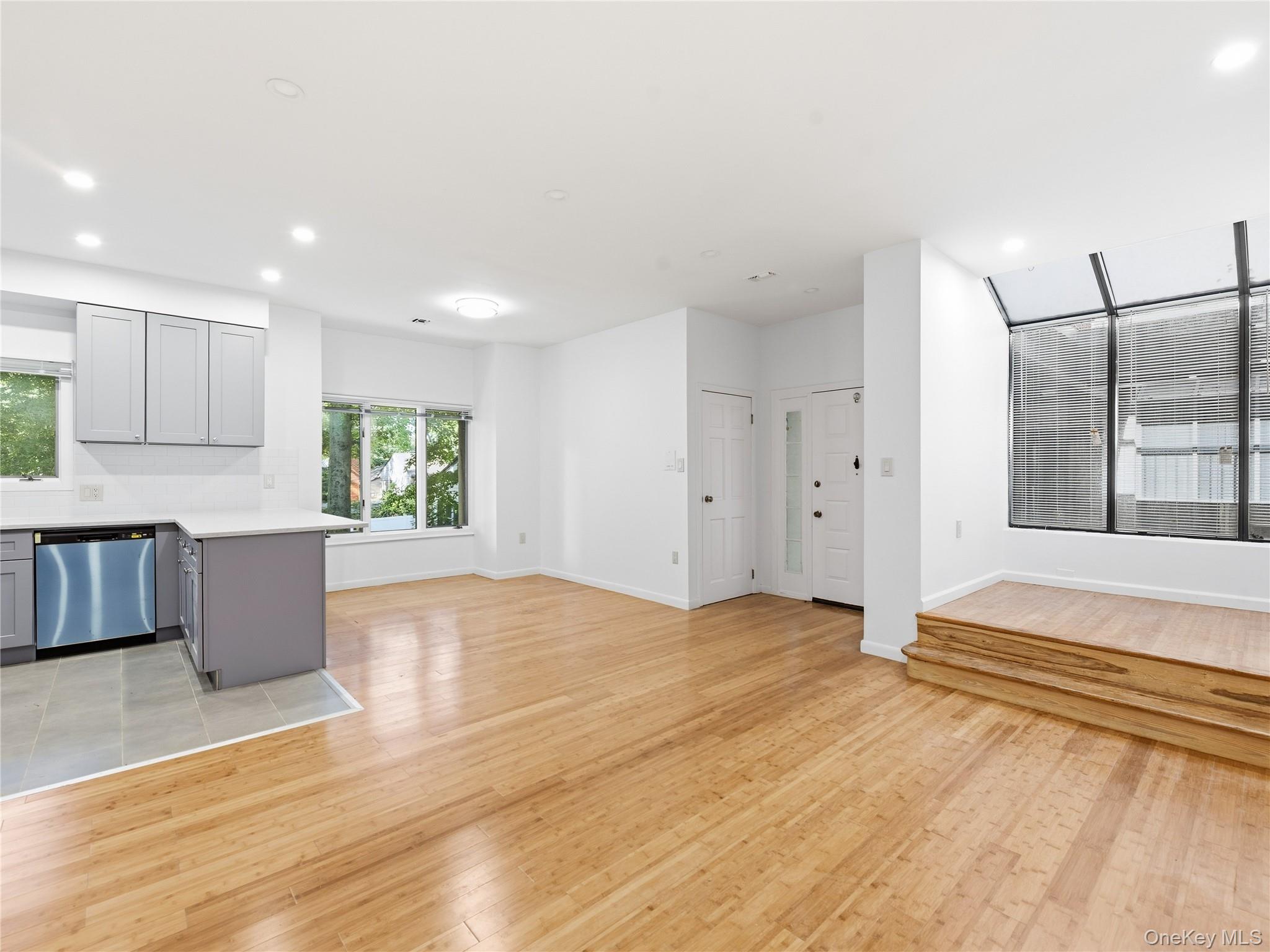 130 S. Middle Neck Road, Unit 6 photo 4