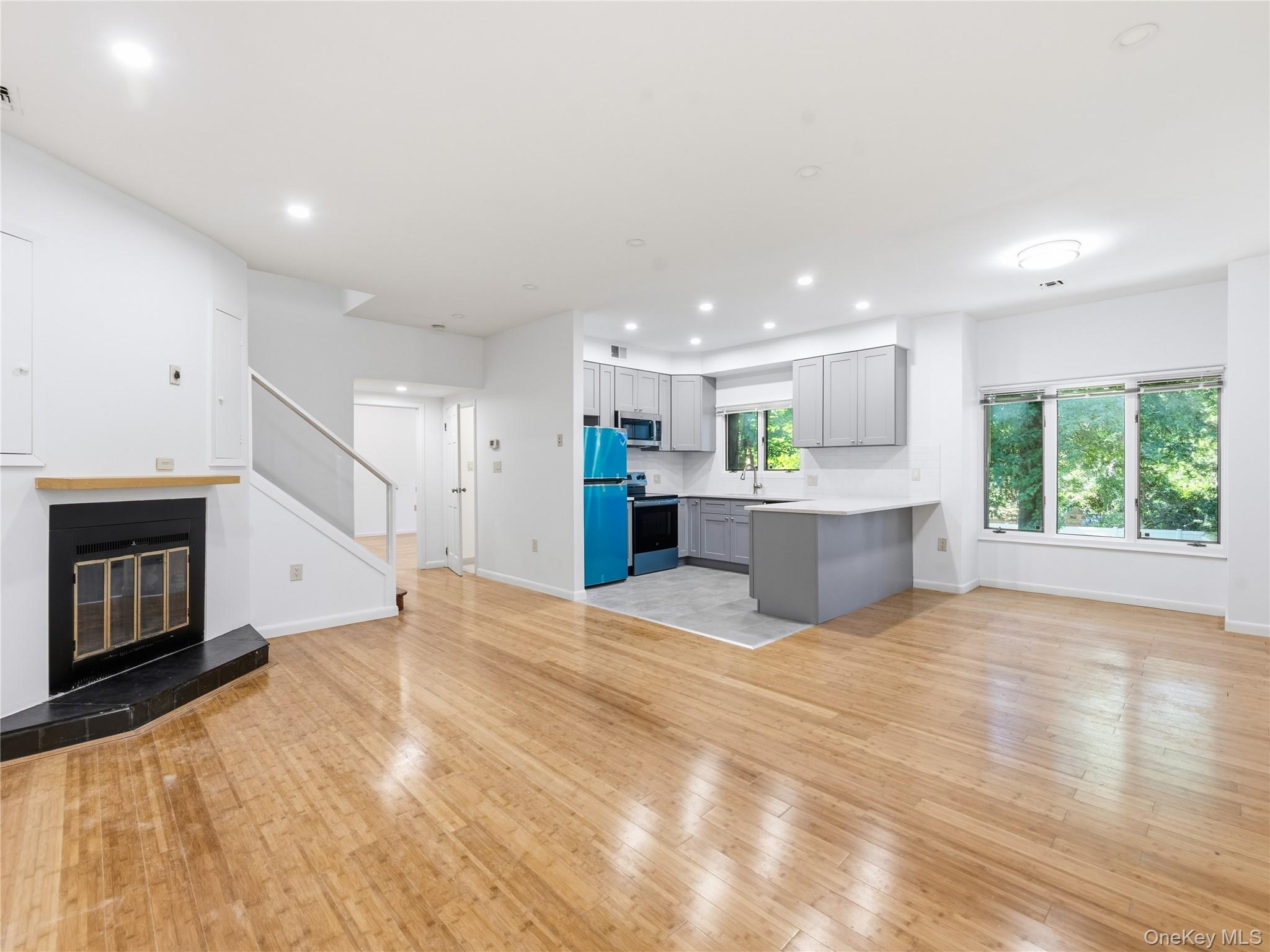 130 S. Middle Neck Road, Unit 6