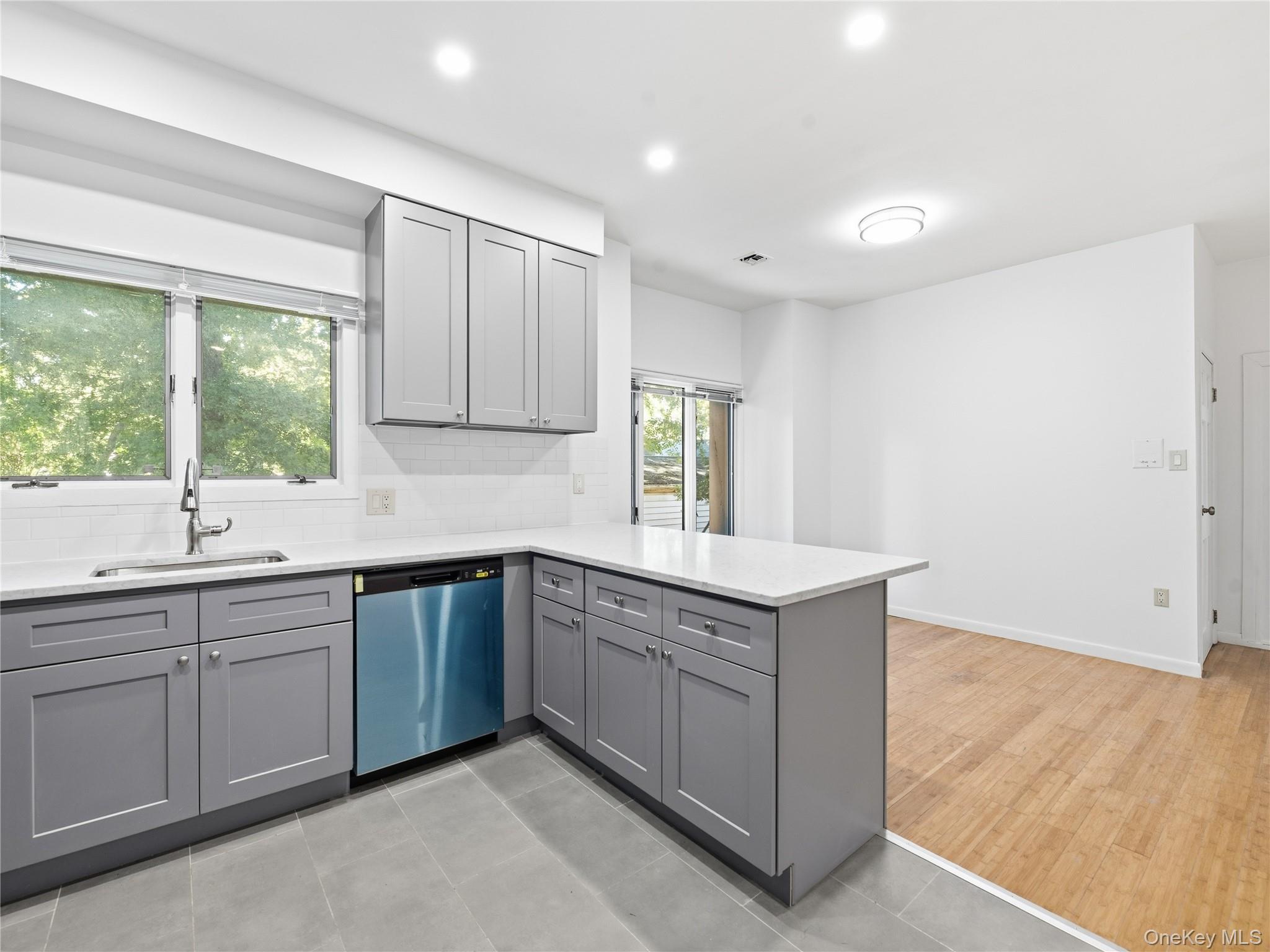 130 S. Middle Neck Road, Unit 6 photo 9