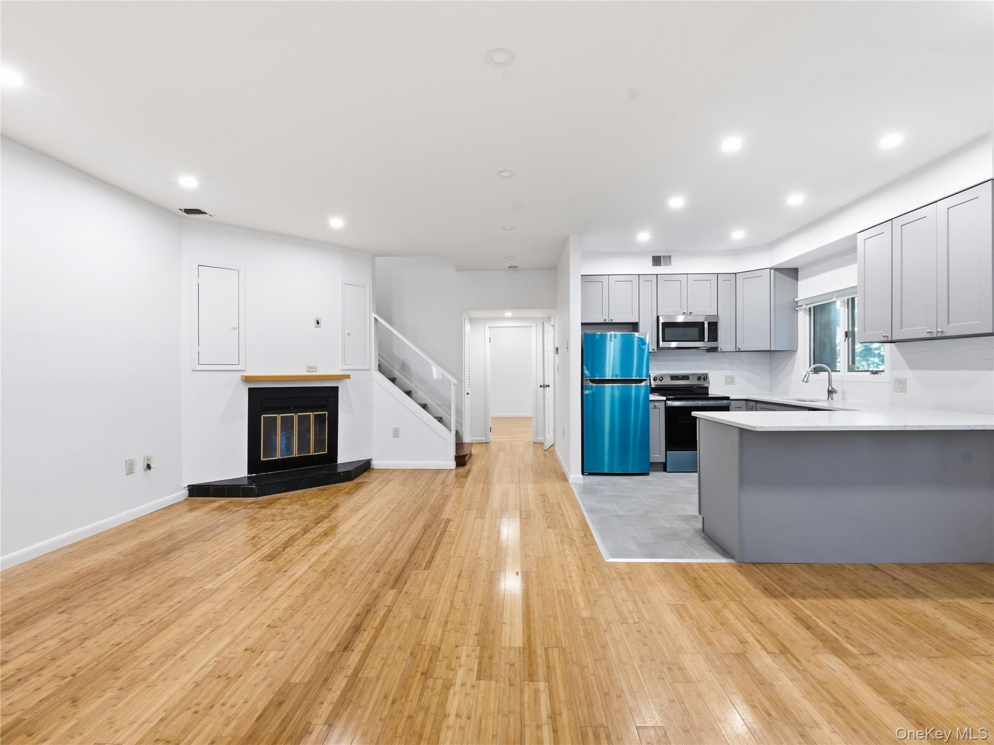 130 S. Middle Neck Road, Unit 6 photo 5