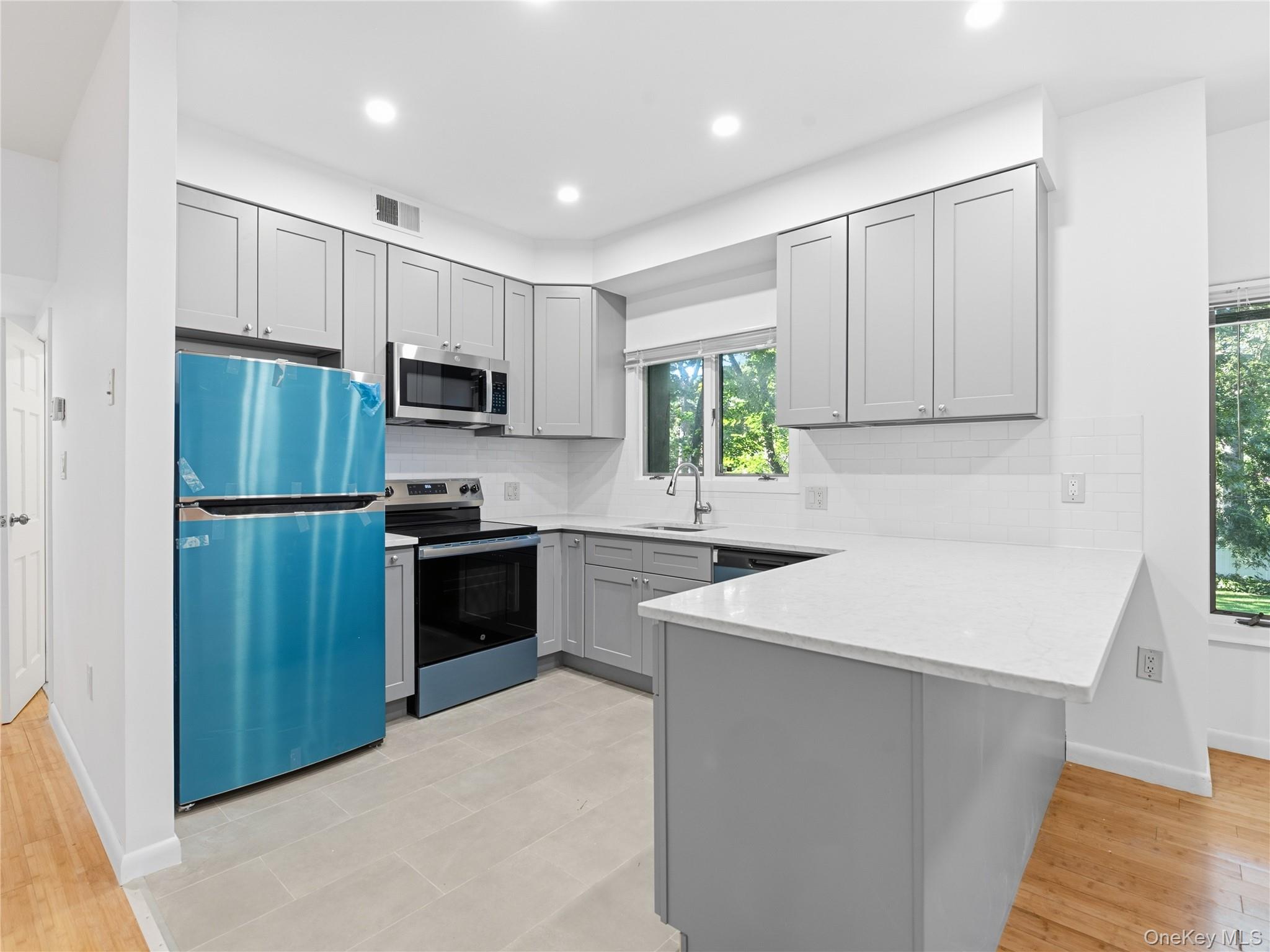 130 S. Middle Neck Road, Unit 6 photo 8