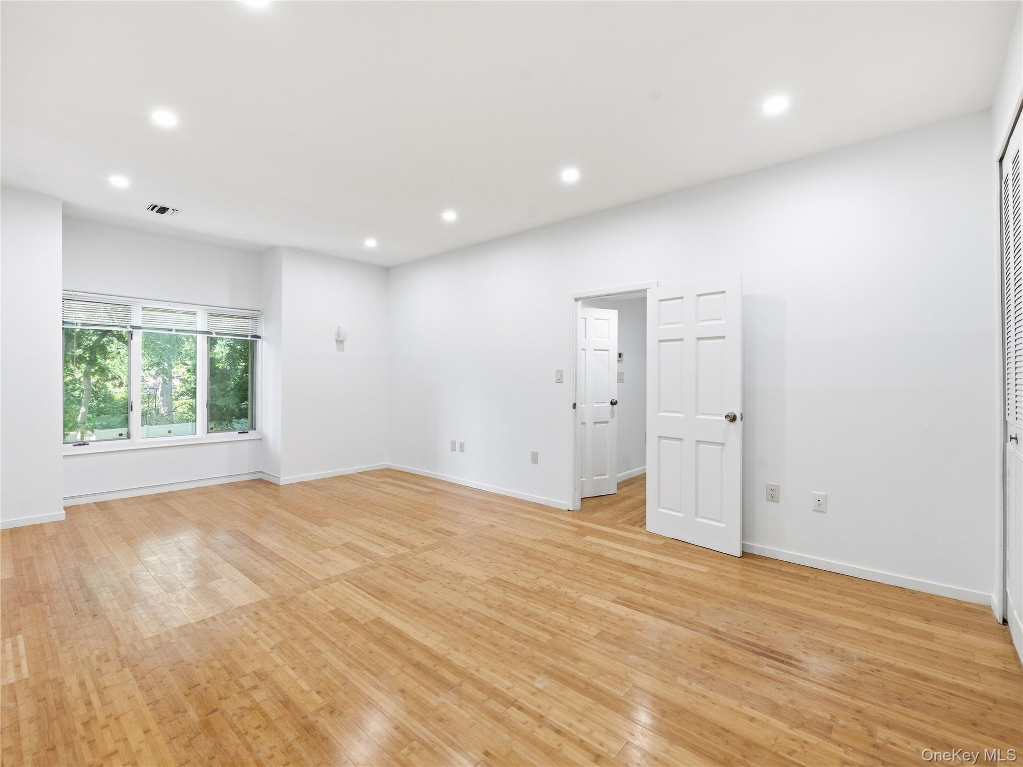 130 S. Middle Neck Road, Unit 6 photo 15
