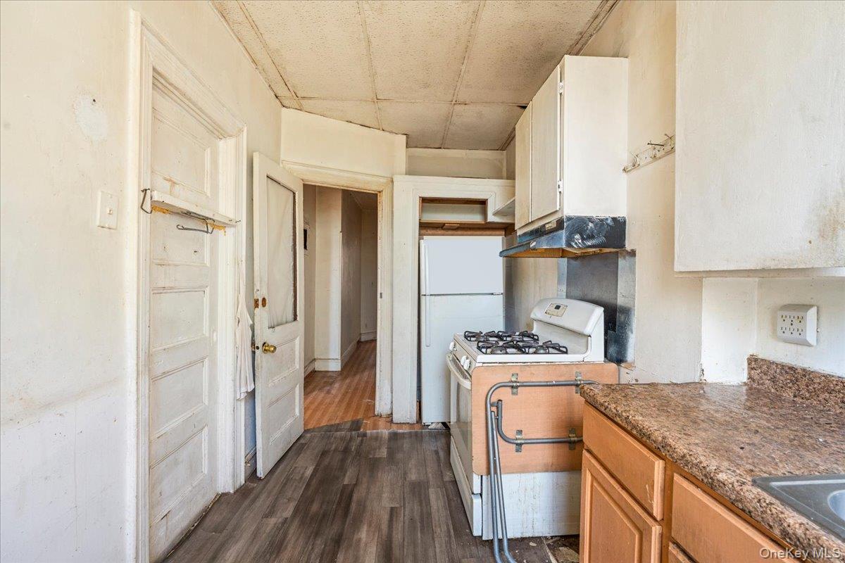 407 Eldert Lane – For Sale photo 13