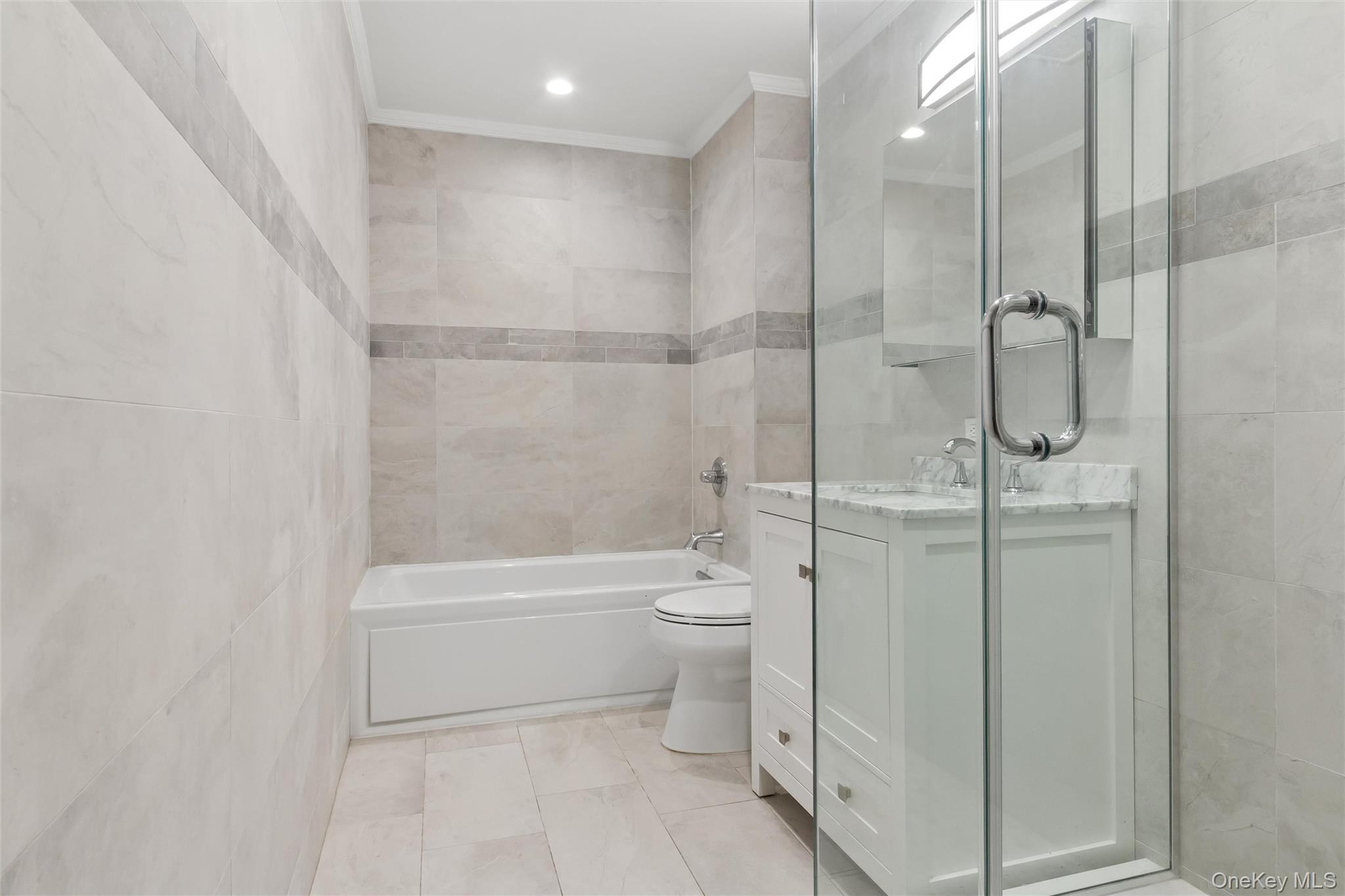 661 W Broadway, Unit 204 photo 17