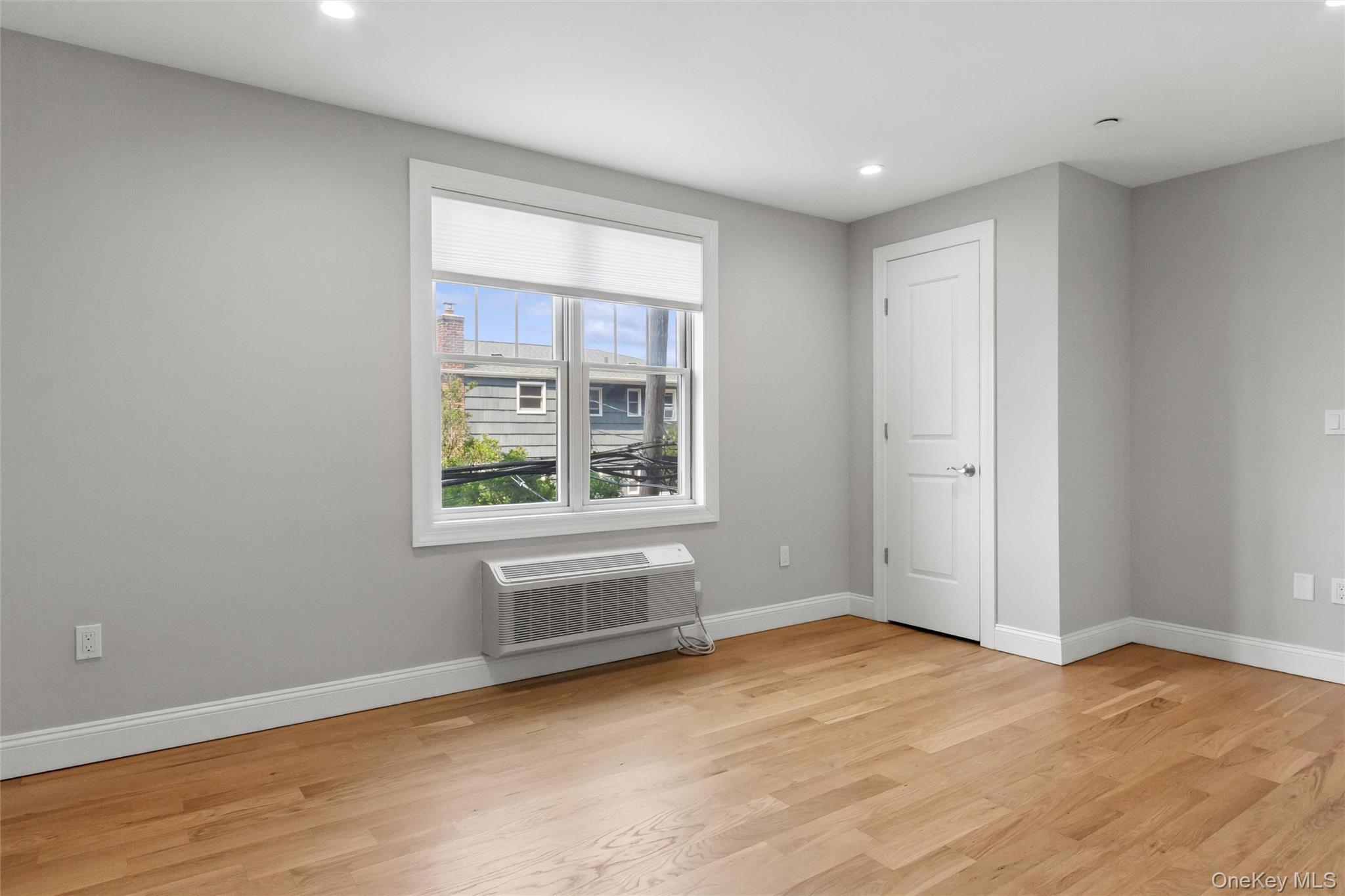 661 W Broadway, Unit 204 photo 14