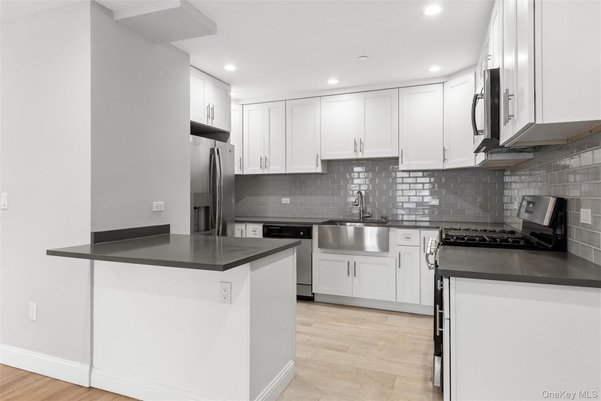 661 W Broadway, Unit 204 photo 8