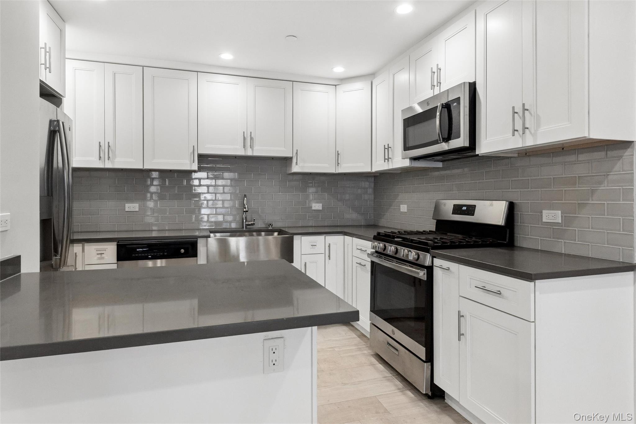 661 W Broadway, Unit 204 photo 7