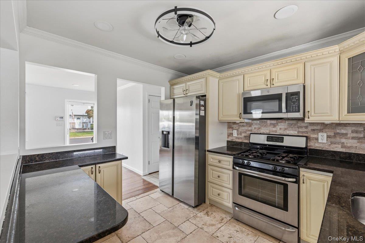 4 Cecil Place – For Rent photo 12