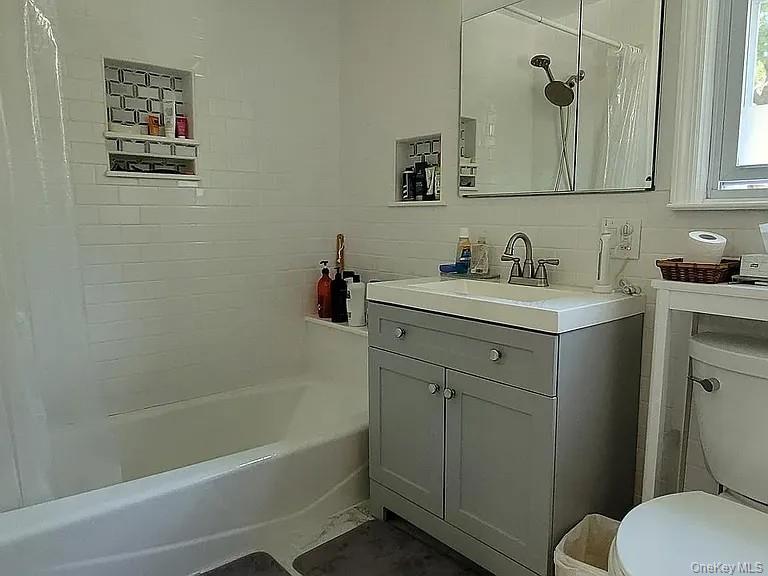 182 Lowell Avenue, Unit upper photo 12