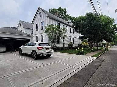 182 Lowell Avenue, Unit upper photo 2